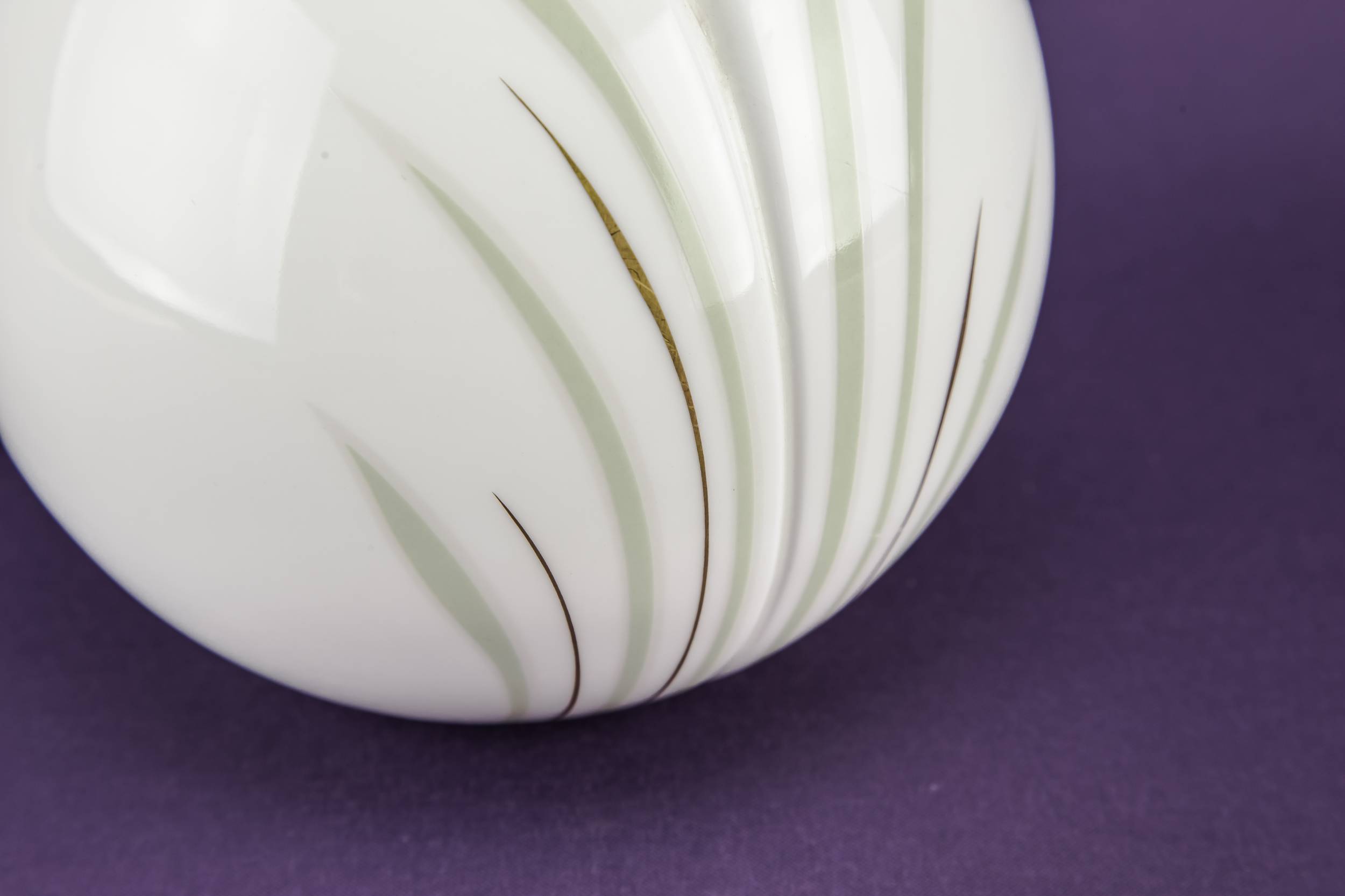 Elegant Porcelain Stripy — Royal Doulton vase 1