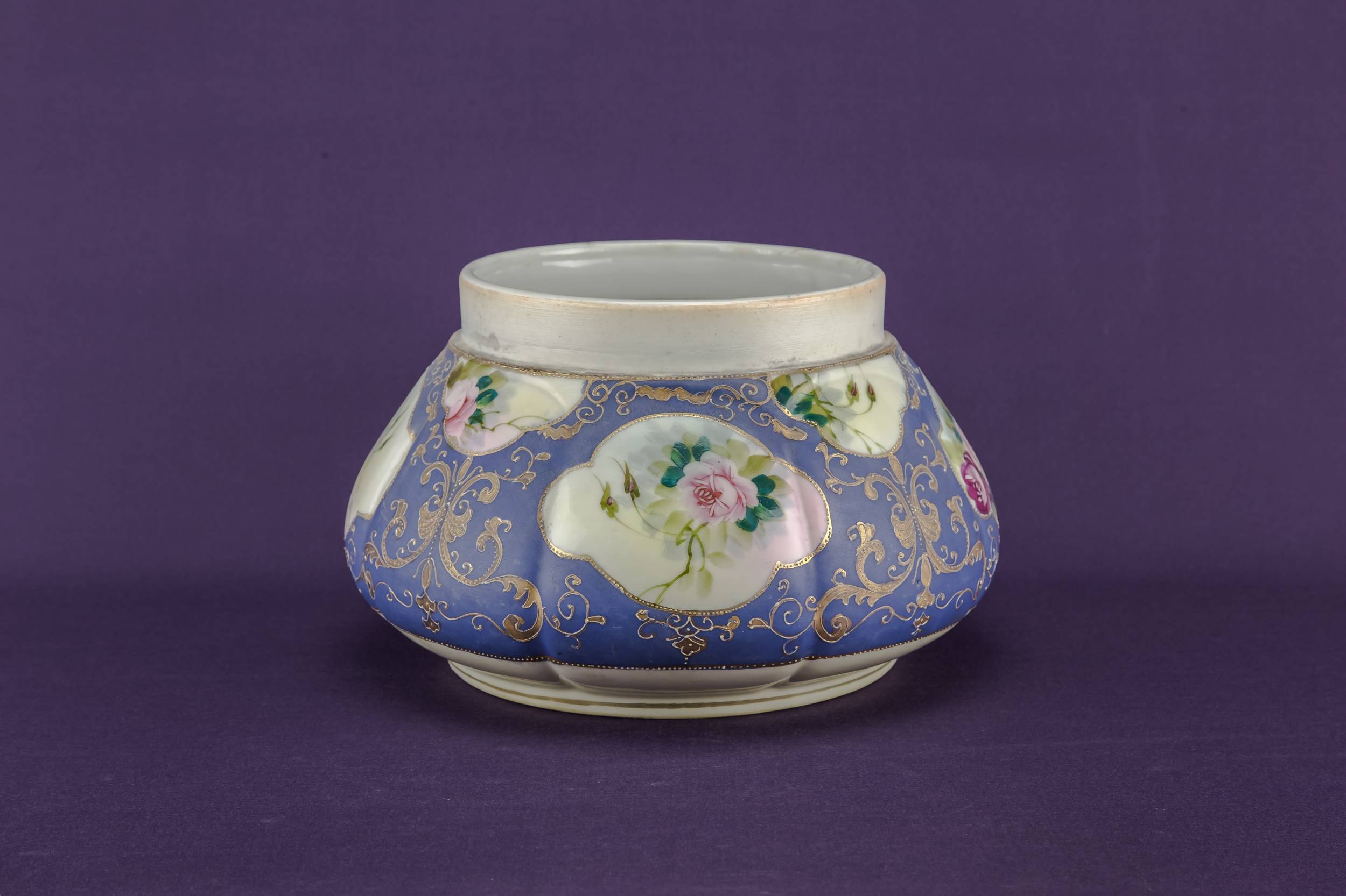 Antique Charming Floral — Blue lobed vase