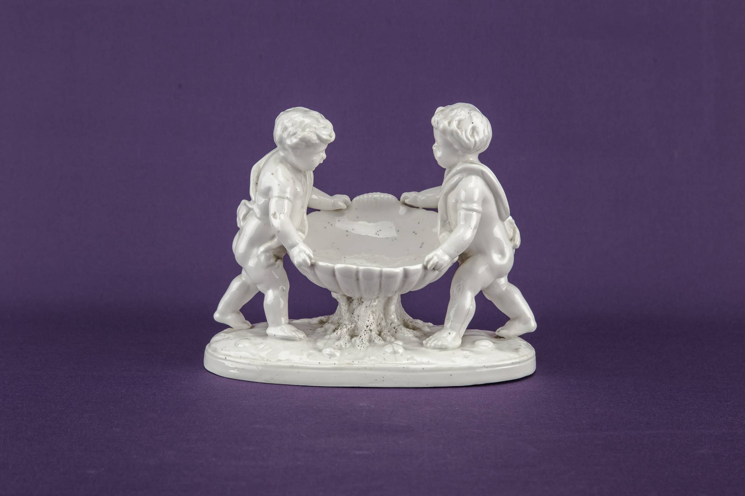 Antique White Putti — Dressing table bowl