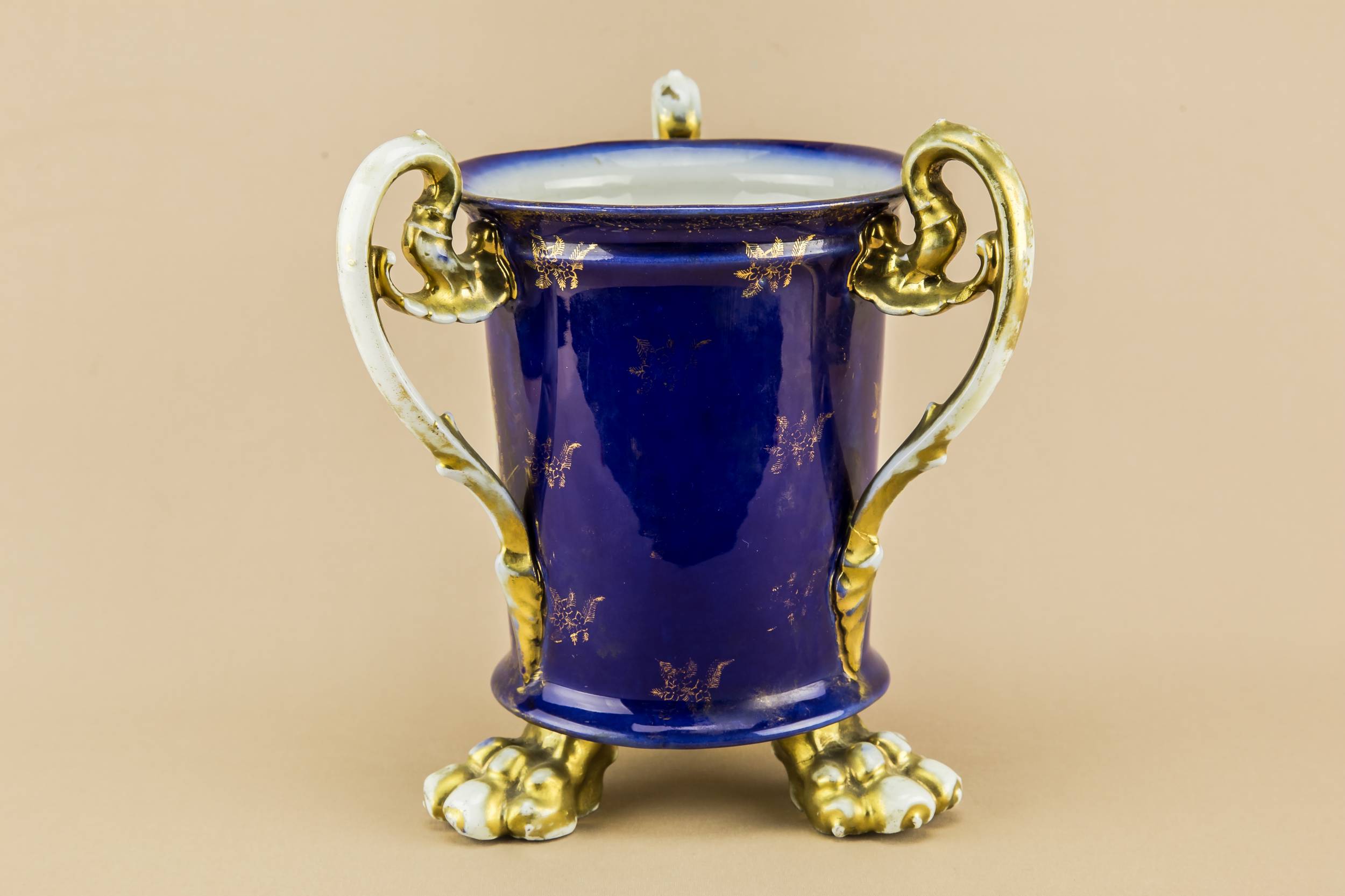 Victorian Antique Blue — Gilded blue vase 1