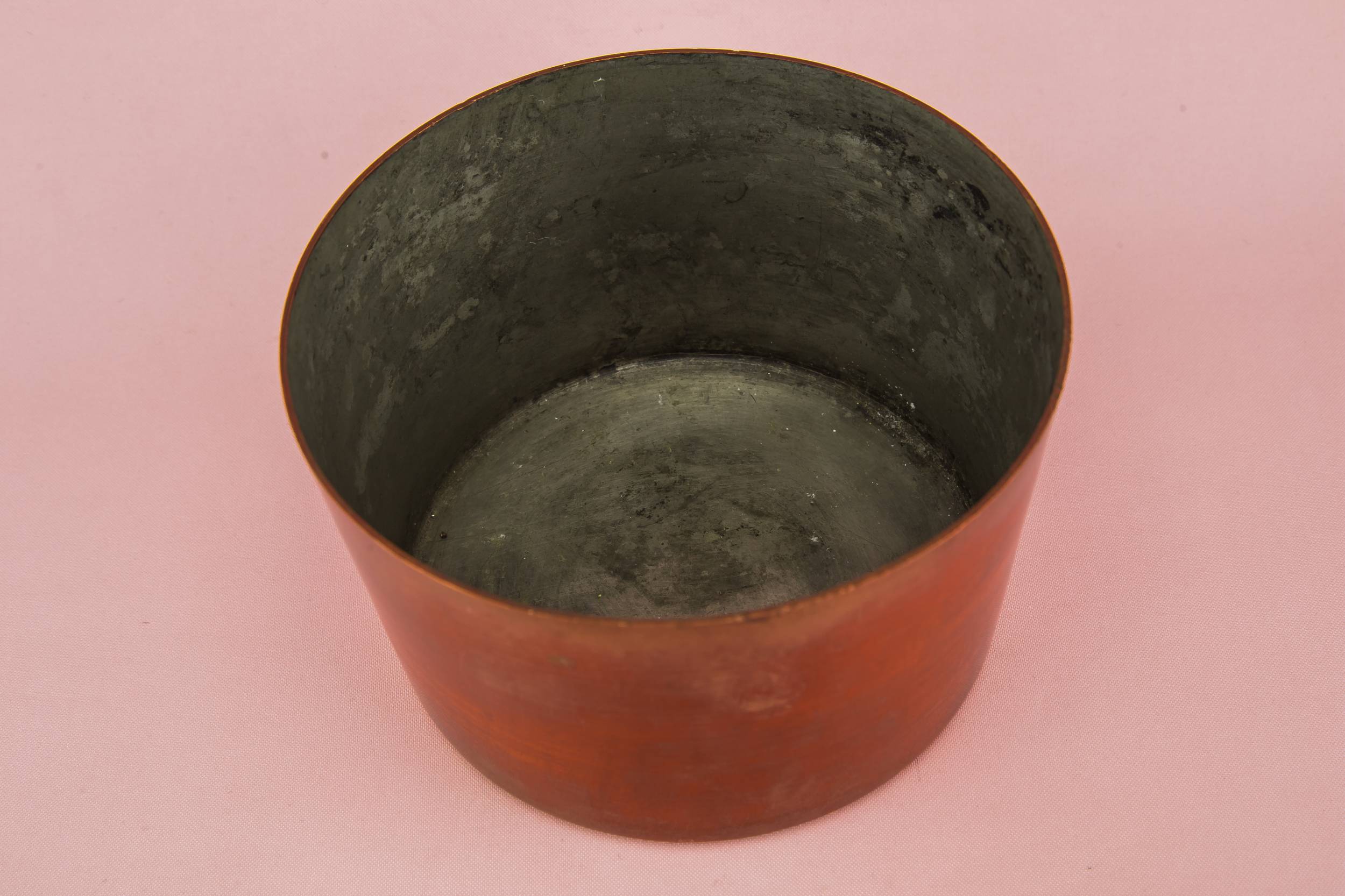 Vintage Shabby Chic — Small copper pan 1