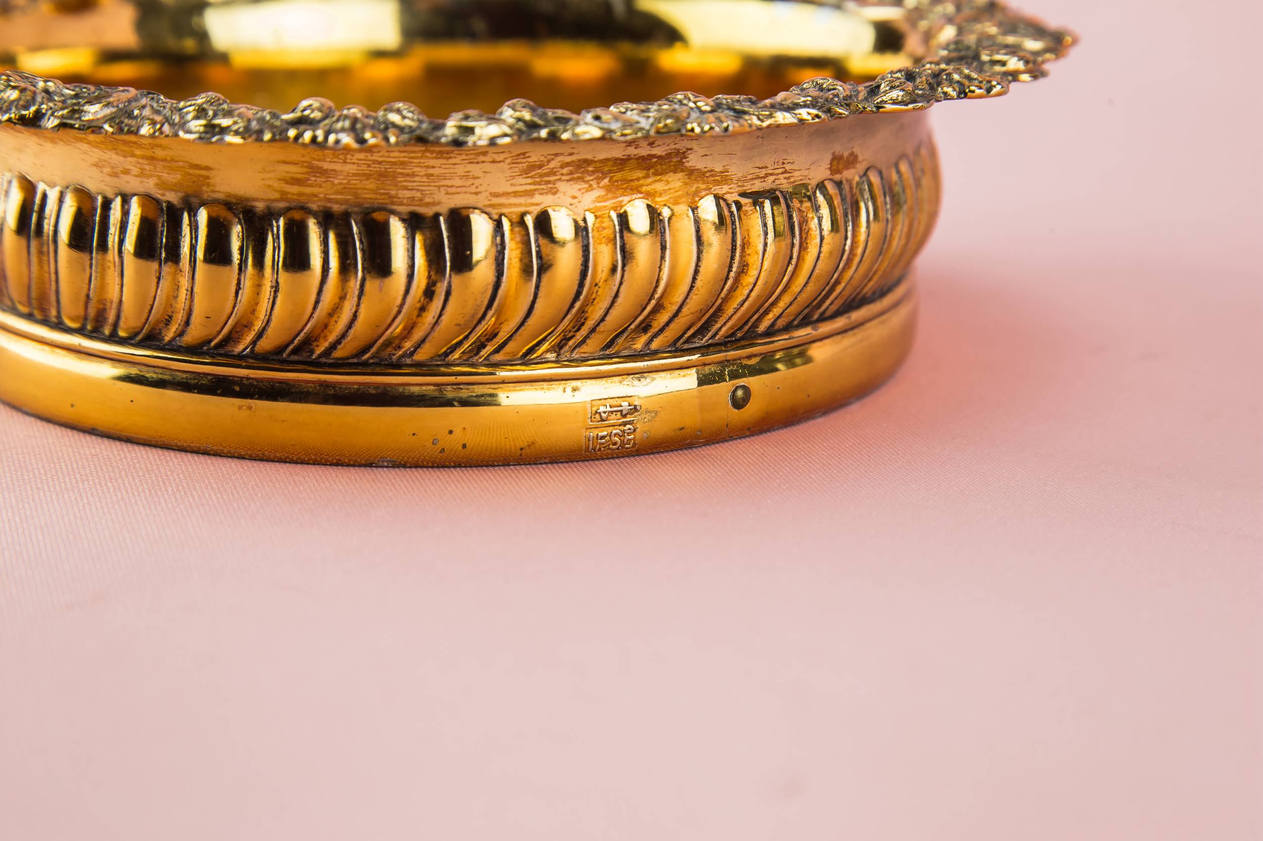 Victorian Attractive Silver — Silver plated coaster 3