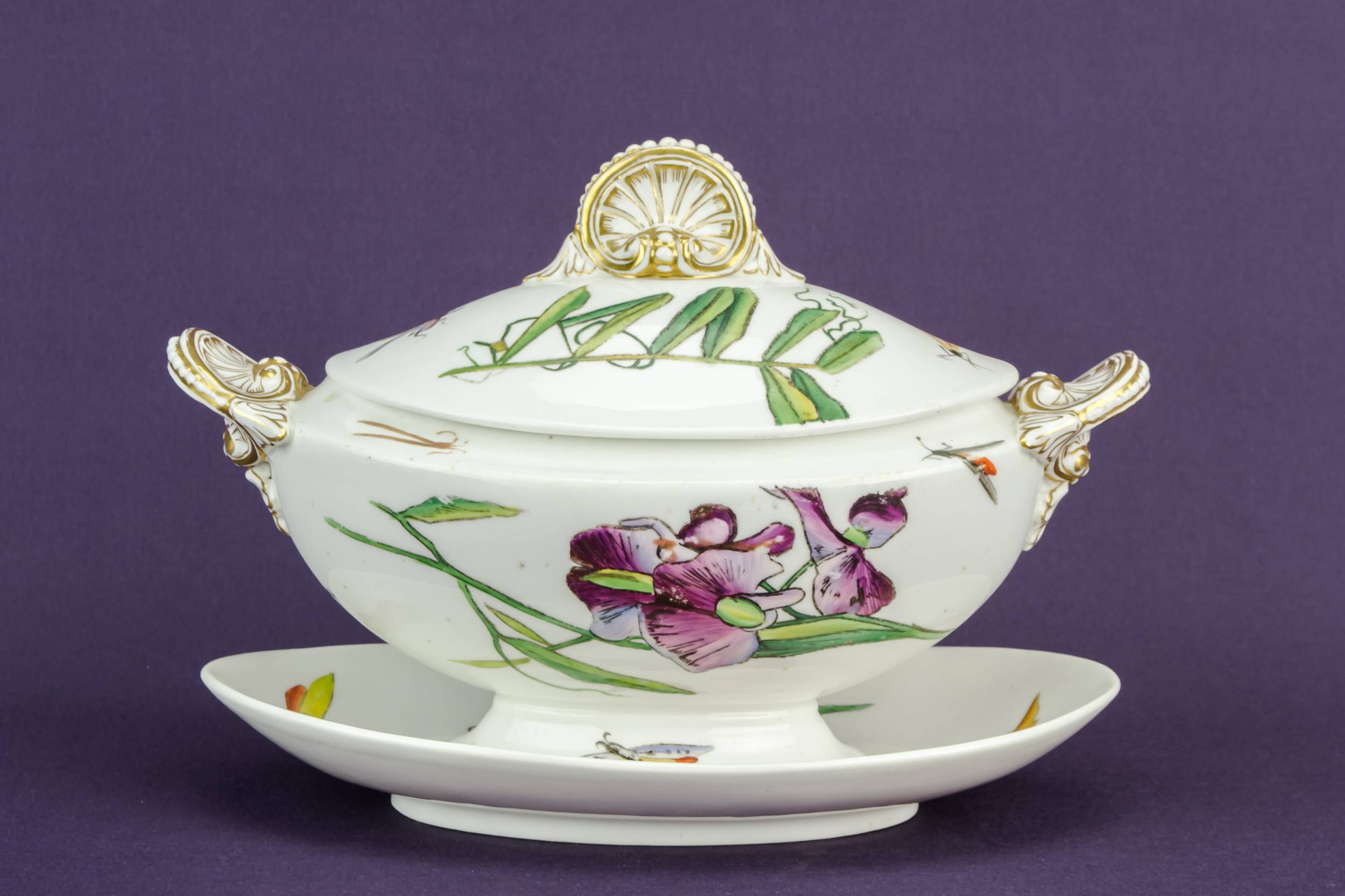 Porcelain Antique TUREEN — Sauce tureen on platter 1