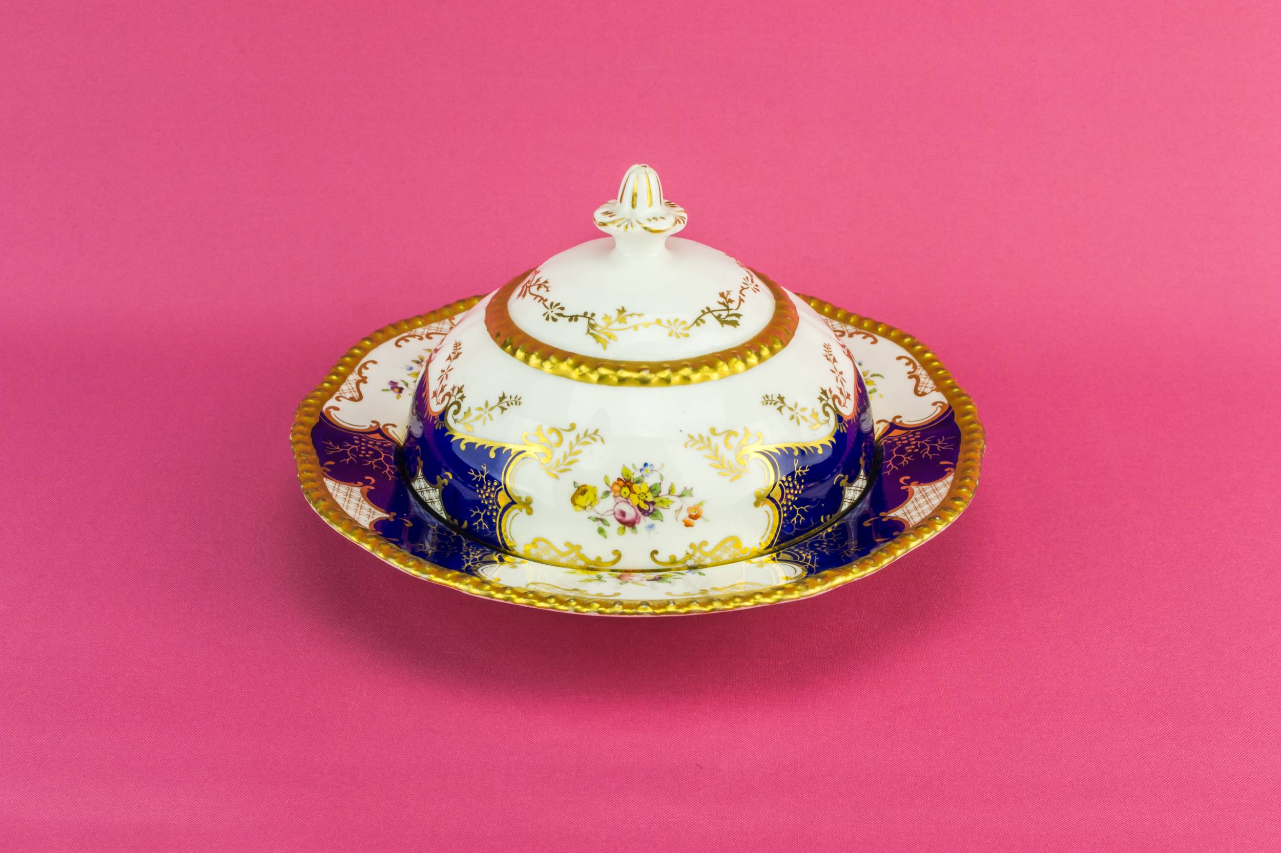 Victorian Porcelain 8.9'' — Serving bowl and lid