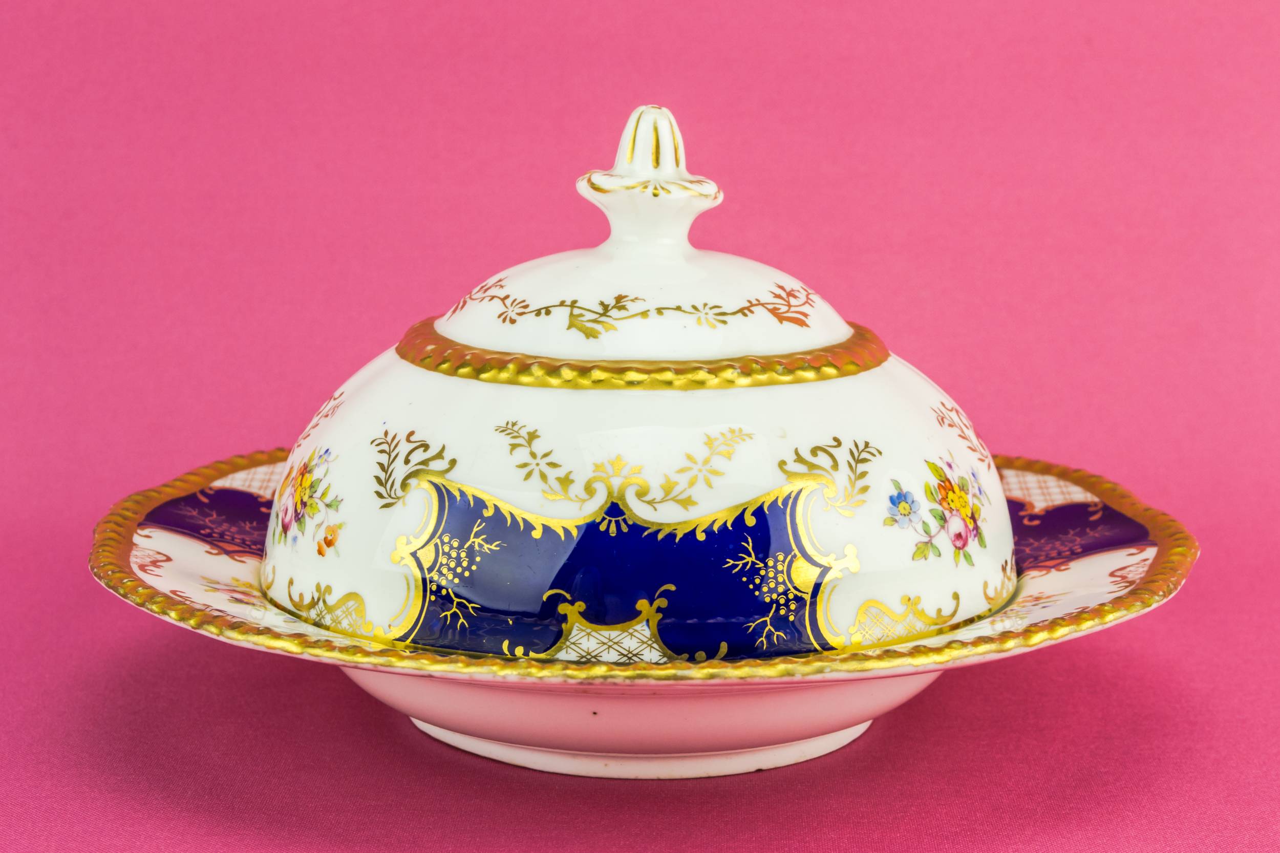 Victorian Porcelain 8.9'' — Serving bowl and lid 2