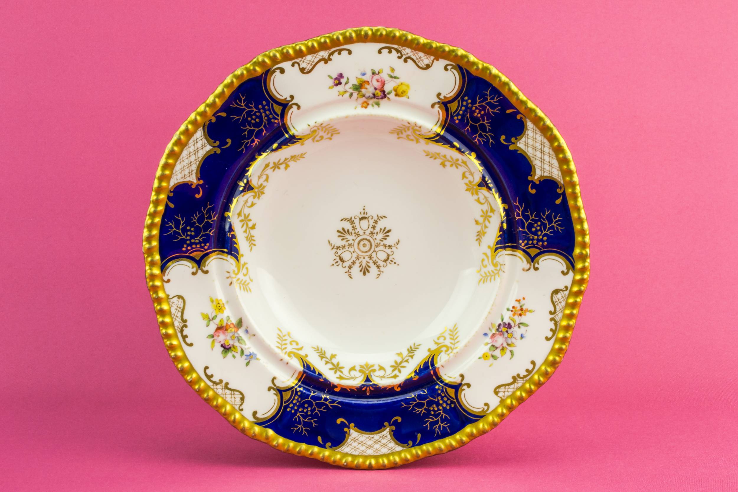 Victorian Porcelain 8.9'' — Serving bowl and lid 1