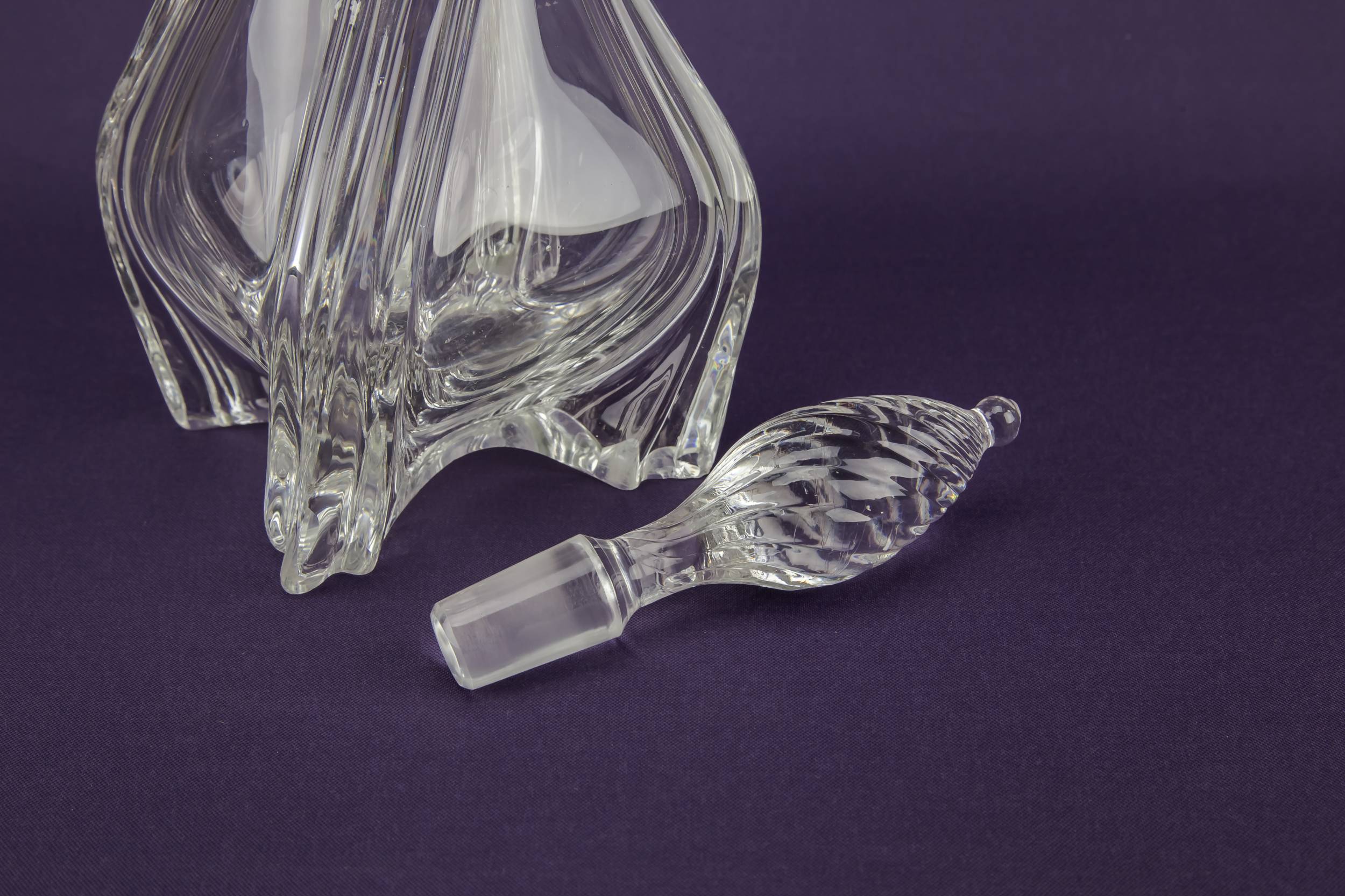 Twisted Hourglass Blown — Art Nouveau decanter 3