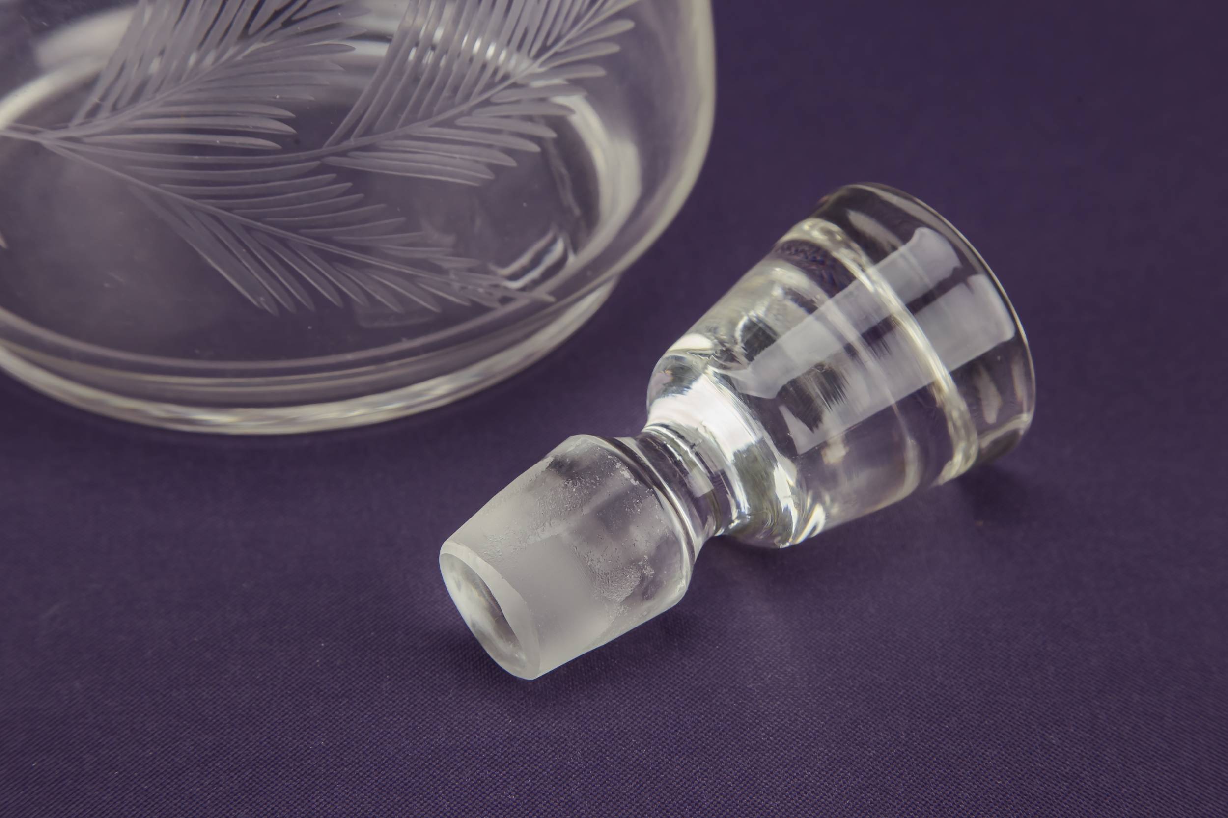 Blown Glass Mallet — Blown glass port decanter 1