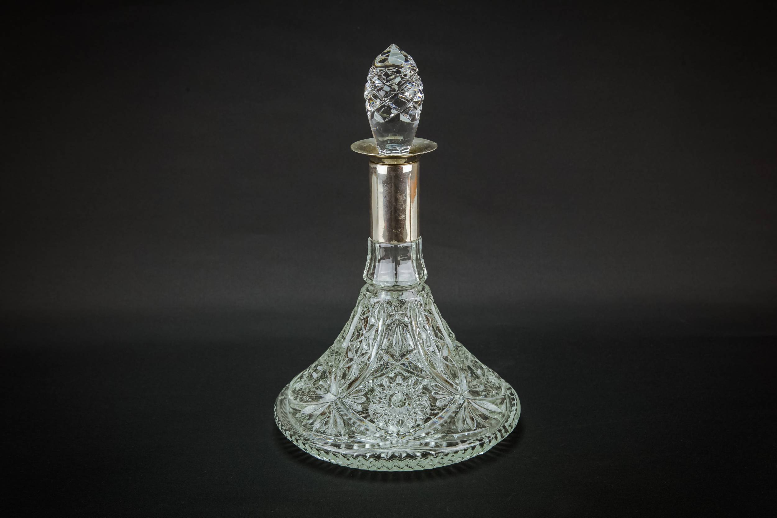 Moulded Glass Silver — Pyramid decanter
