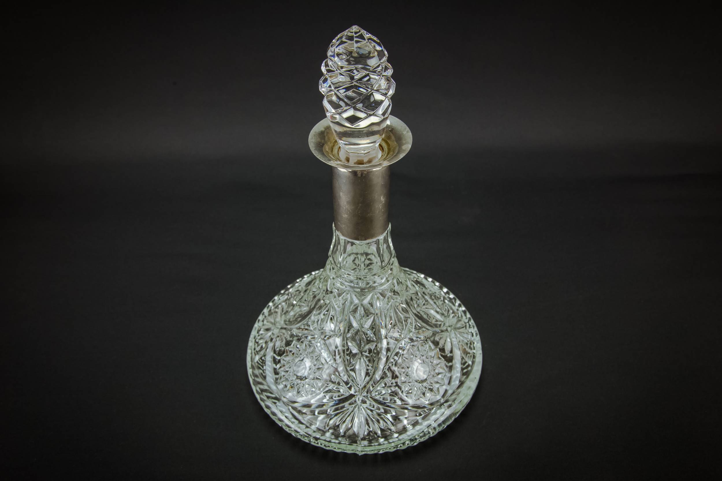 Moulded Glass Silver — Pyramid decanter 4