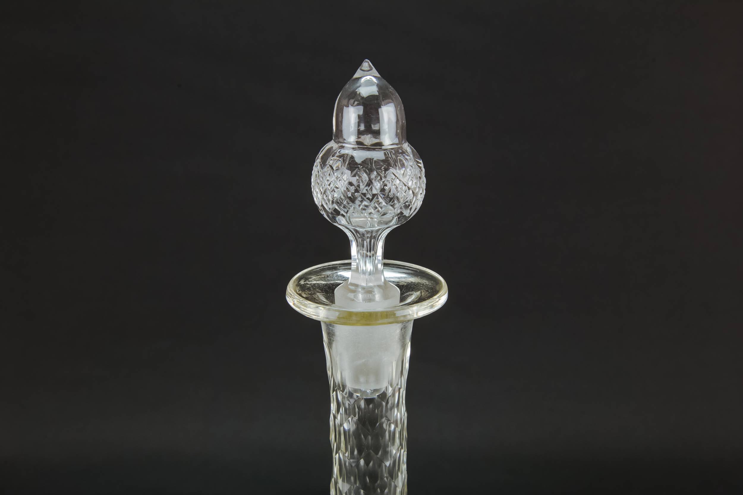 Cut Glass Antique — Cut glass wine decanter 2