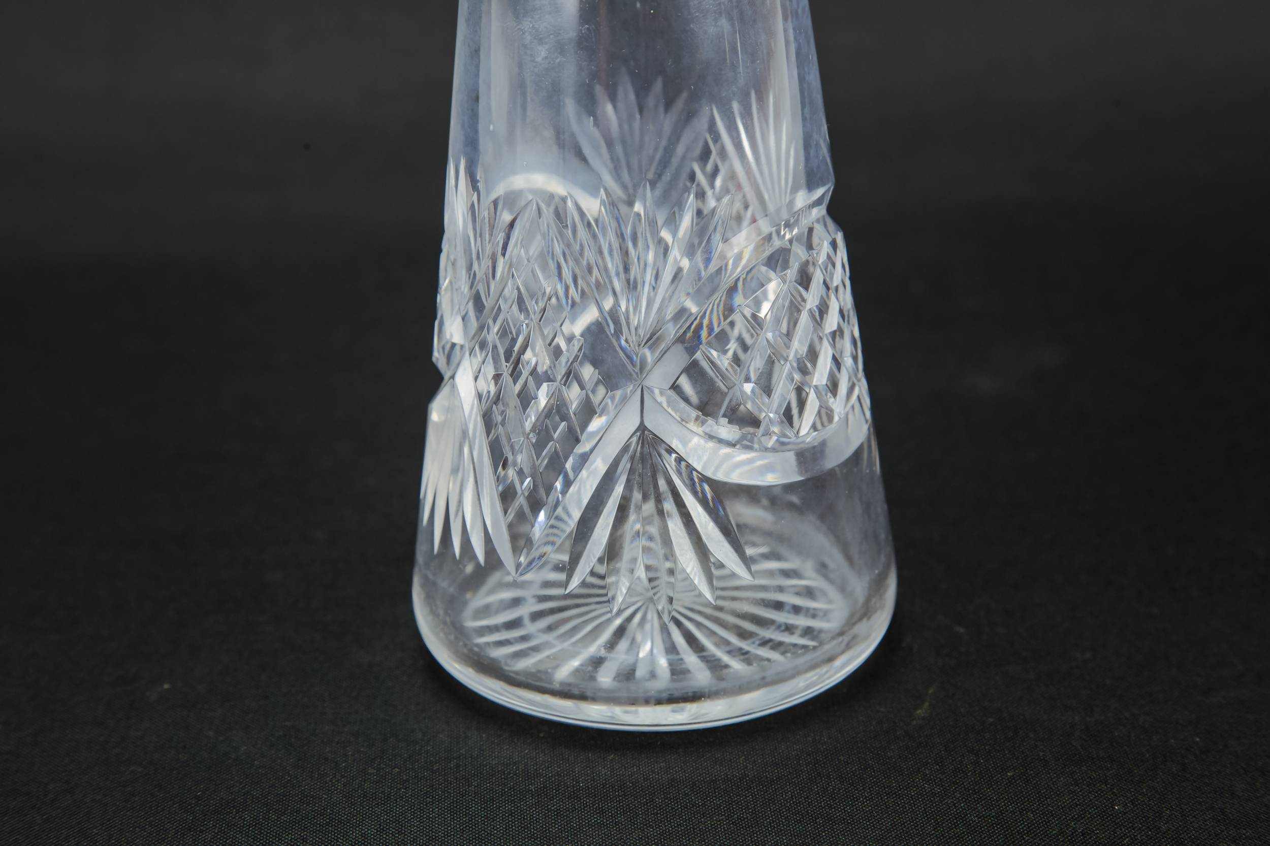 Cut Glass Vintage — Cut glass decanter 3
