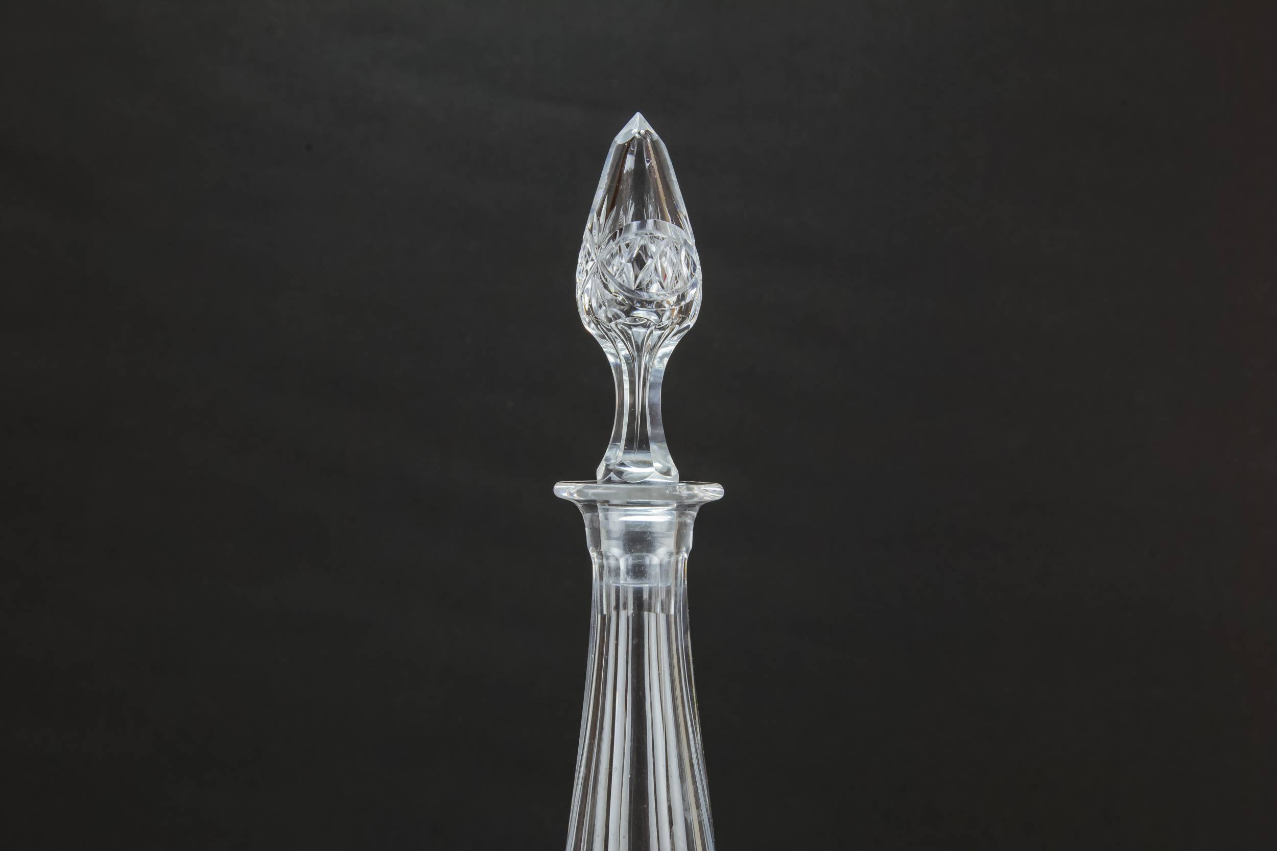 Cut Glass Vintage — Cut glass decanter 2