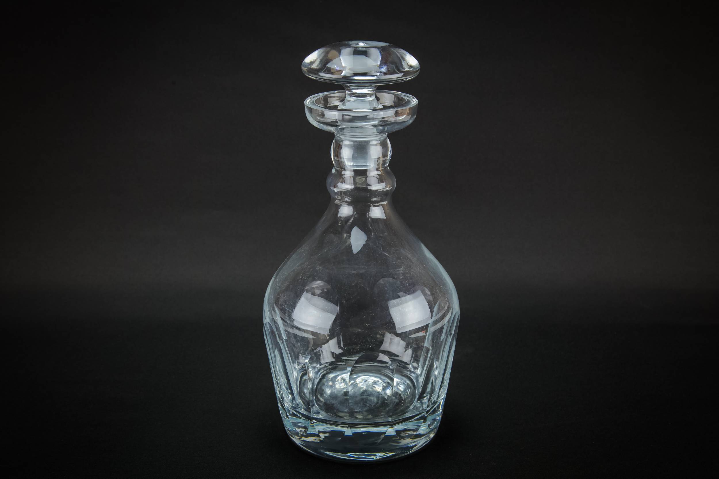 Cut Glass Barrel — Wine cut glass decanter