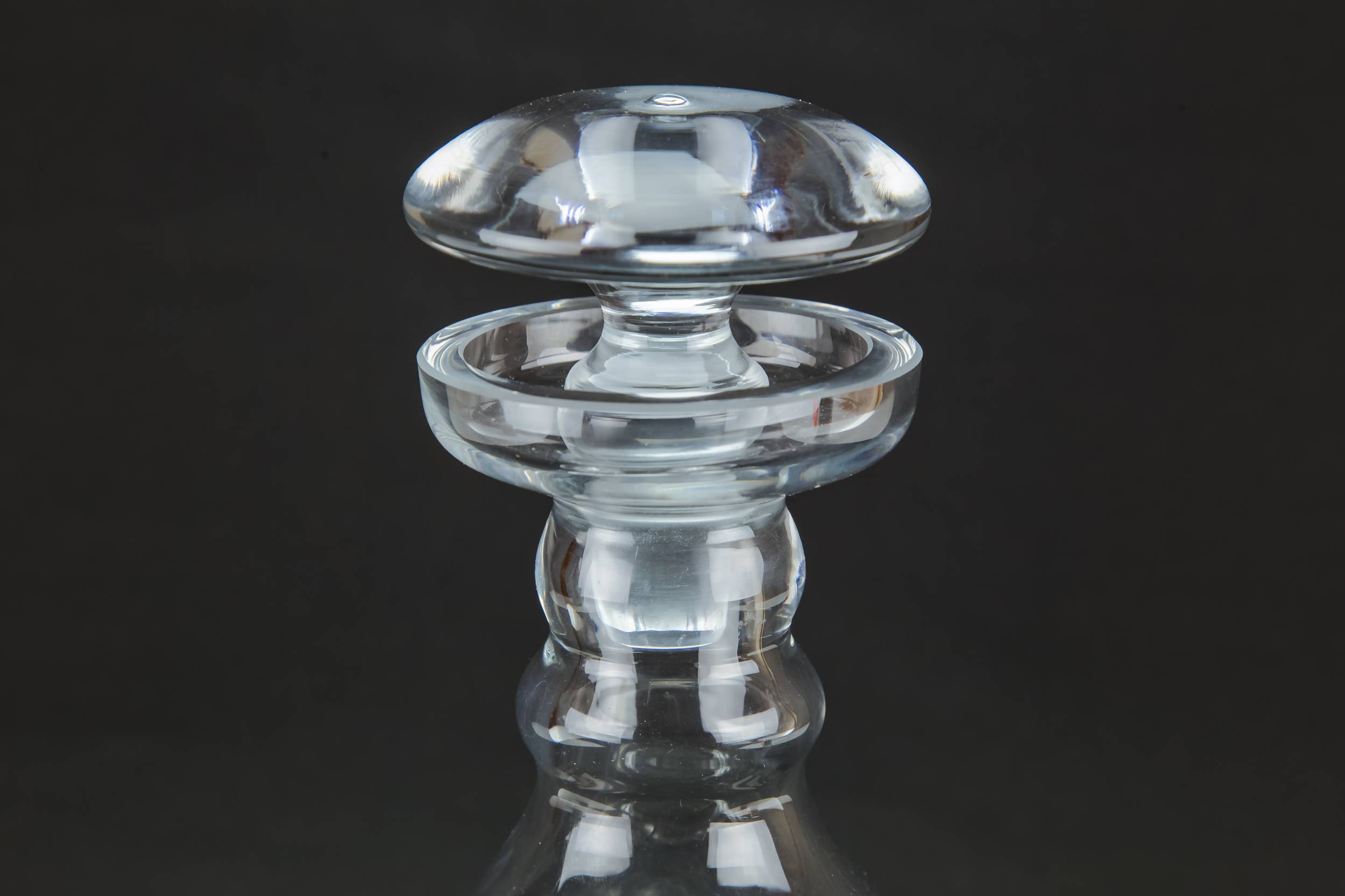 Cut Glass Barrel — Wine cut glass decanter 2