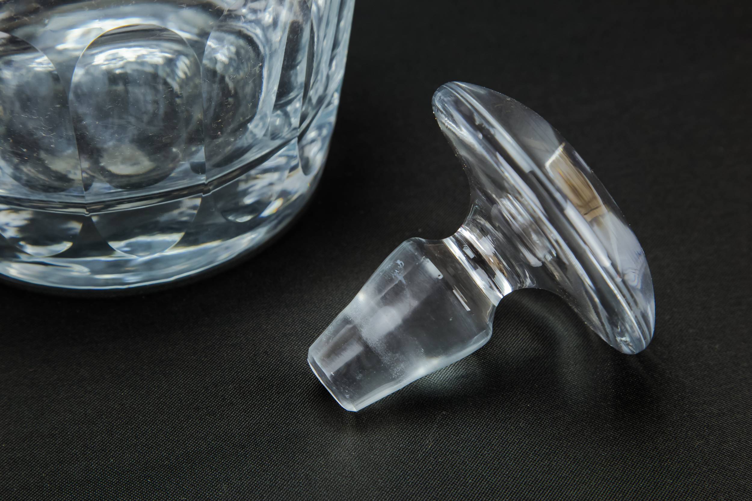 Cut Glass Barrel — Wine cut glass decanter 1