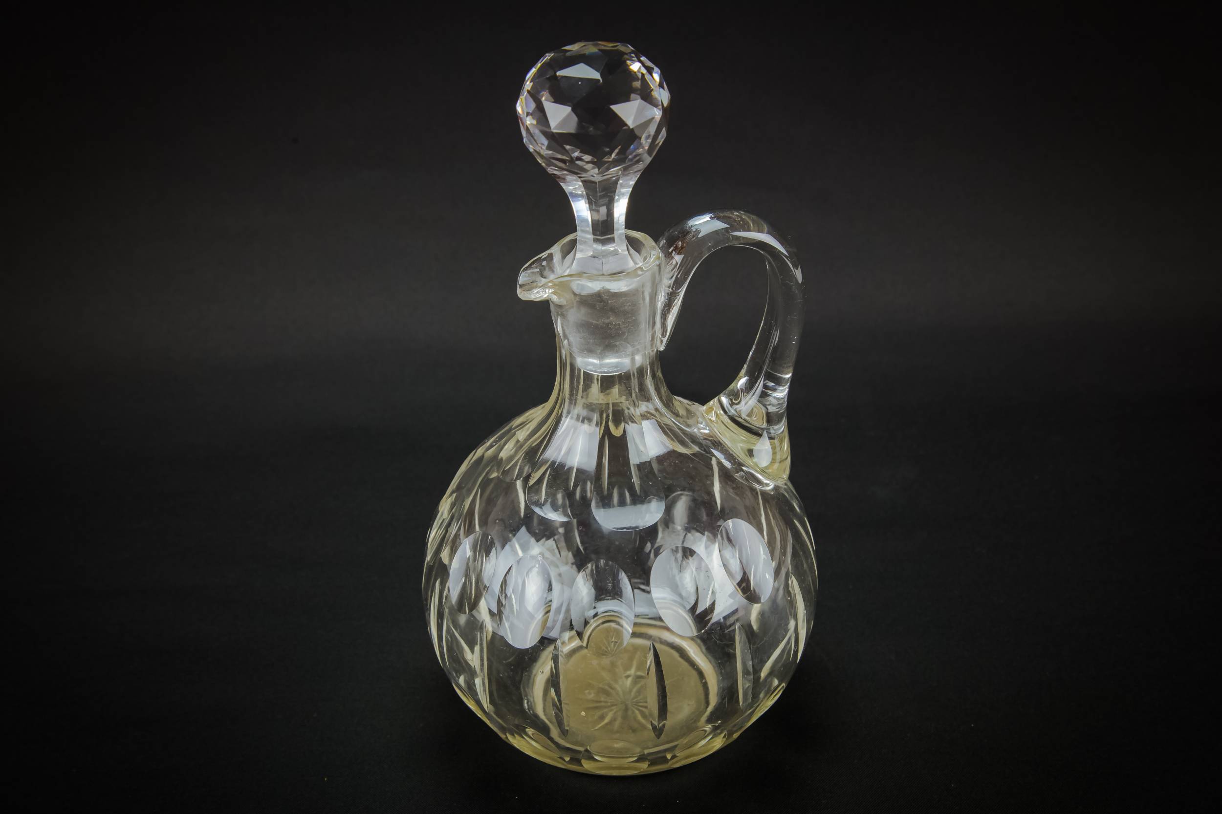 Cut Glass Victorian — Cut glass wine carafe 4