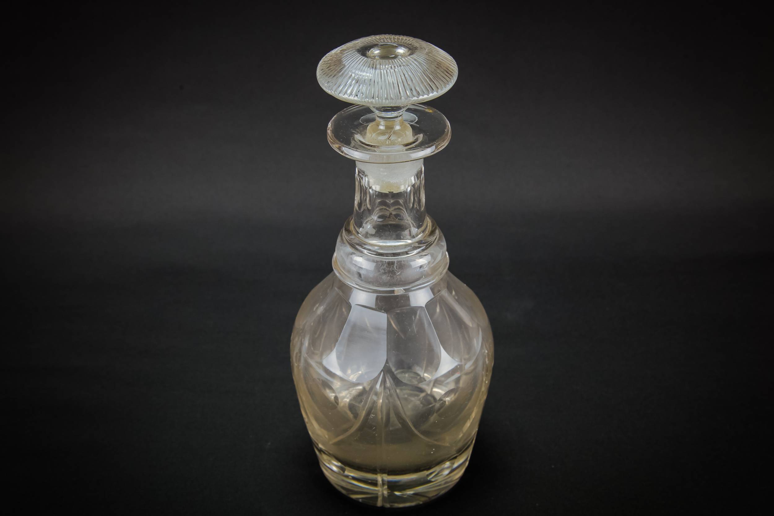 Cut Glass Antique — Cut glass sherry decanter 3