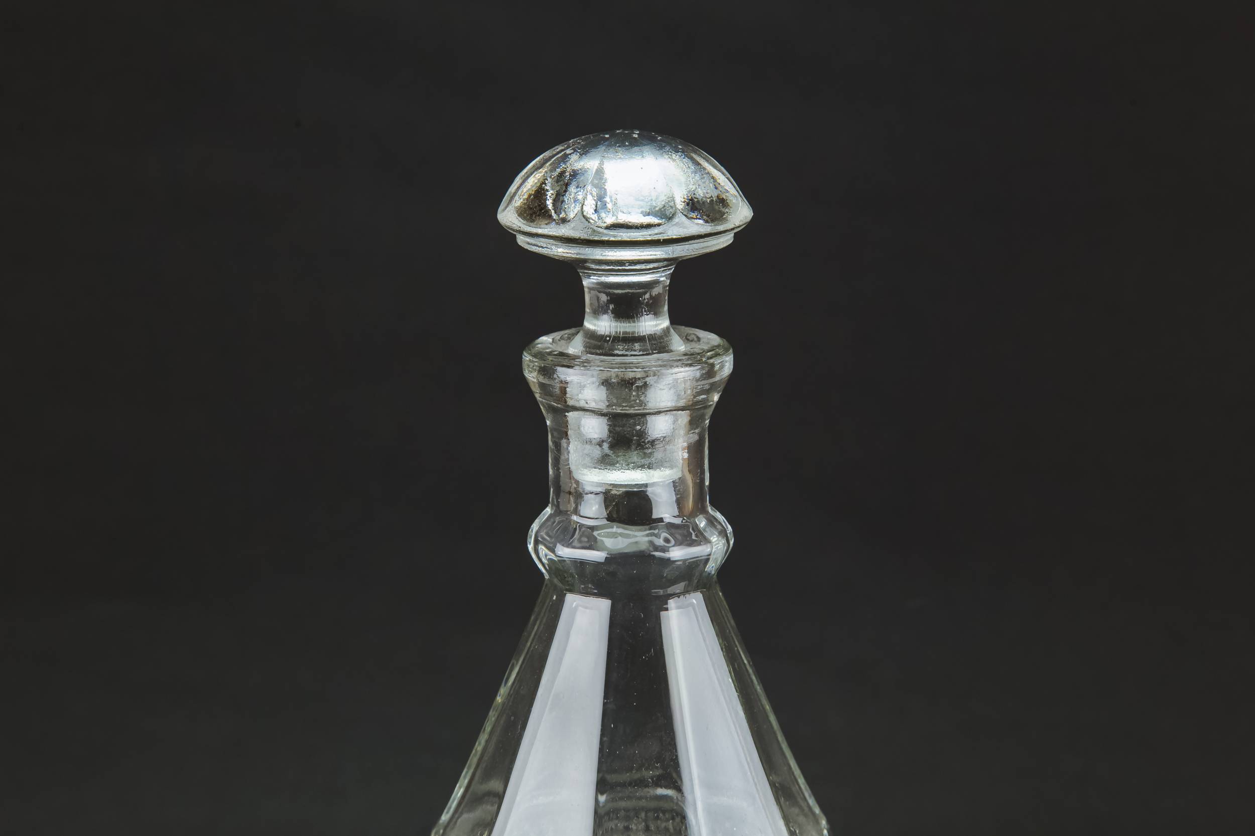 Moulded Glass Tapered — Tapered decanter 2