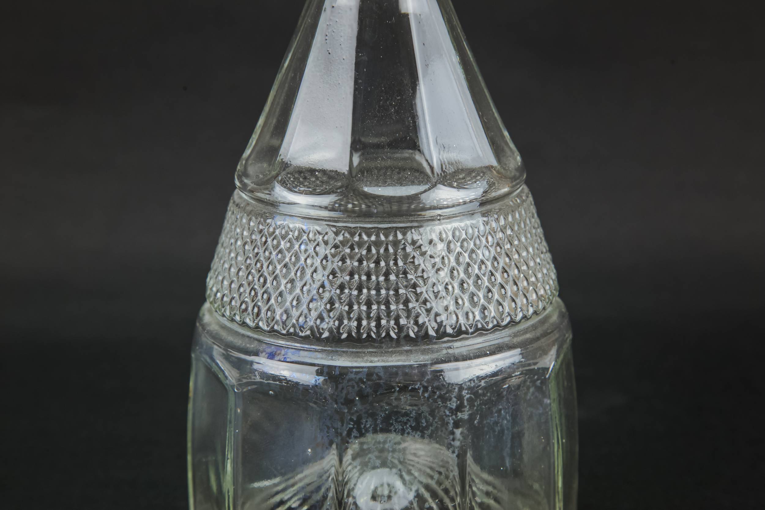 Moulded Glass Tapered — Tapered decanter 3