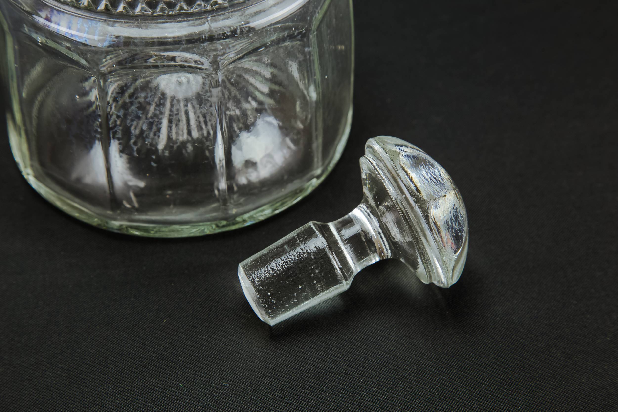 Moulded Glass Tapered — Tapered decanter 1