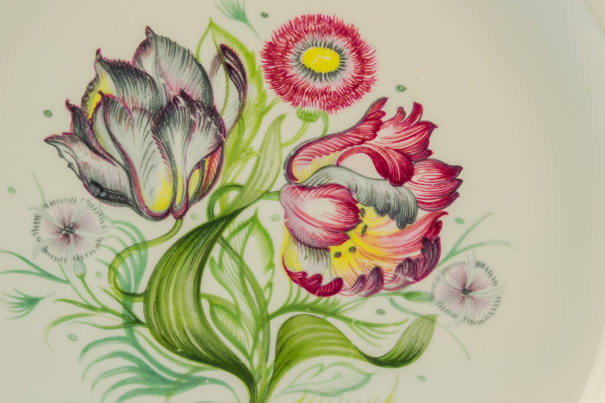 Vintage Charming Parrot — Medium tulip plate 1