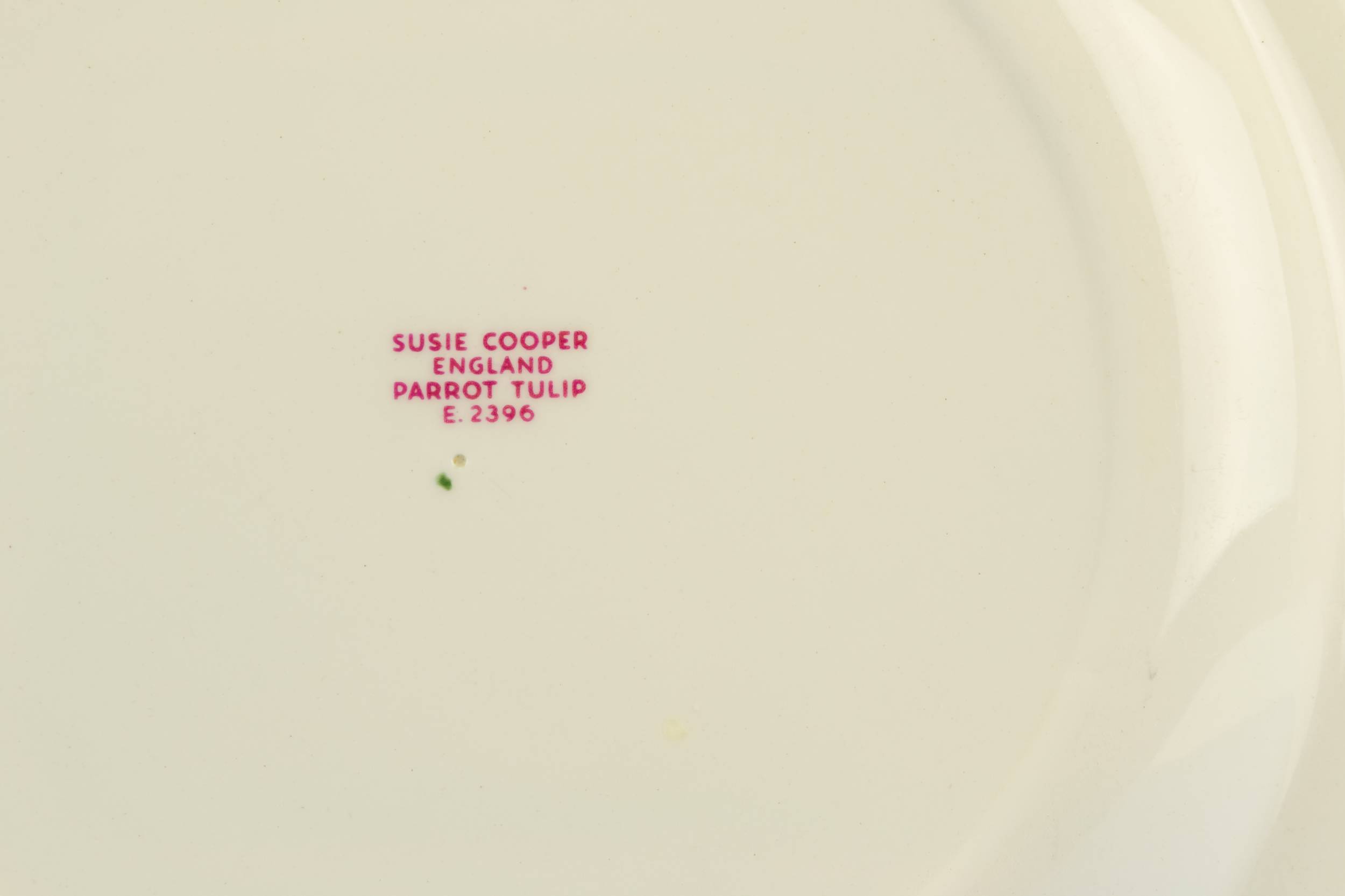 Vintage Charming Parrot — Medium tulip plate 2