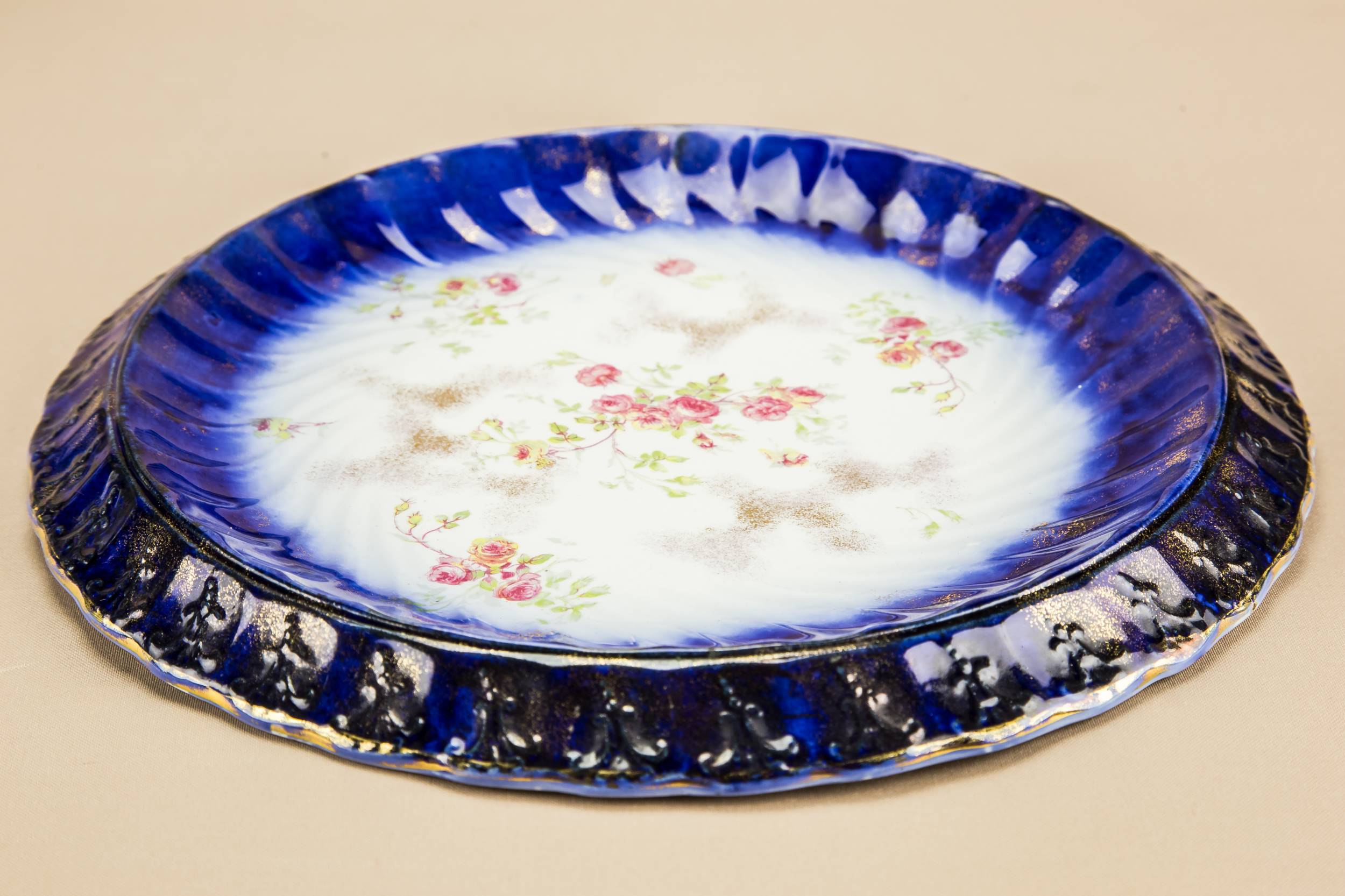 Antique Beautiful Porcelain — Flow blue cake platter 1