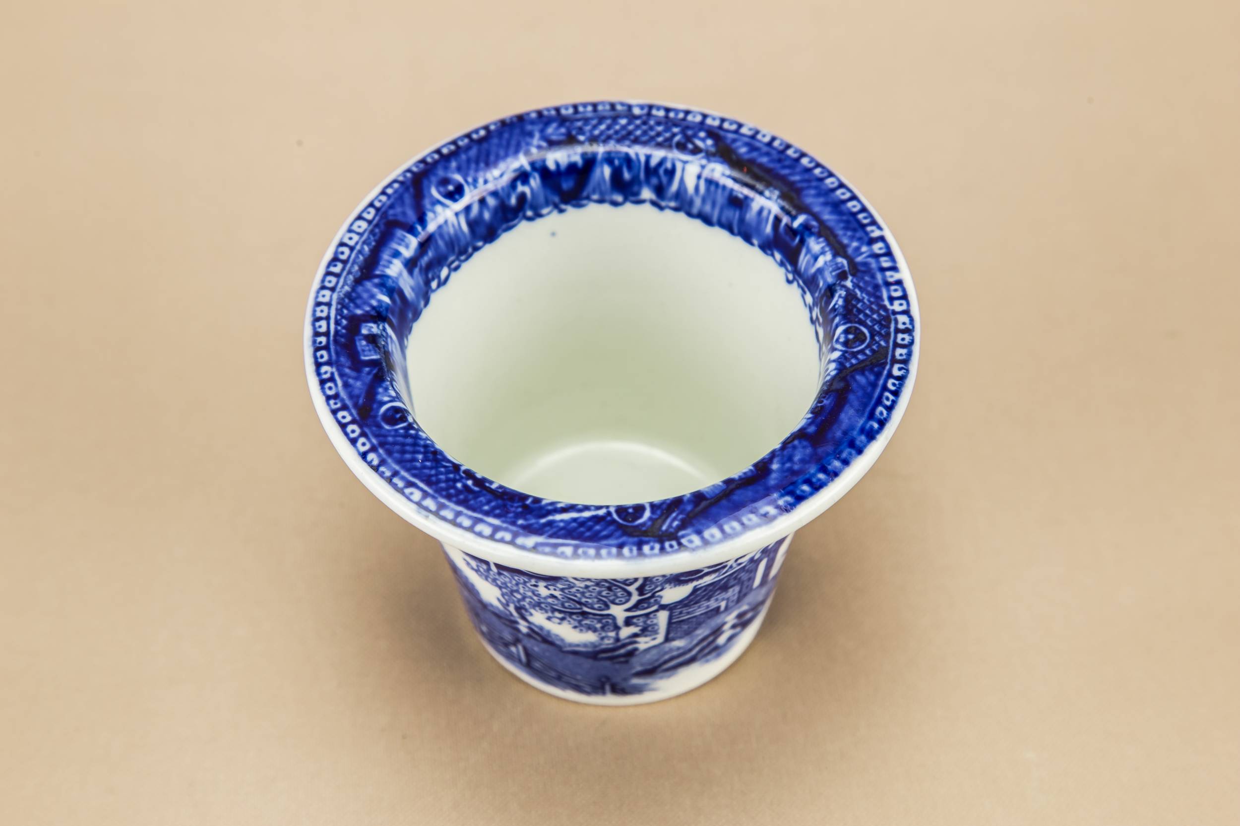 Victorian Antique BOWLS — 5 blue willow serving bowls 4