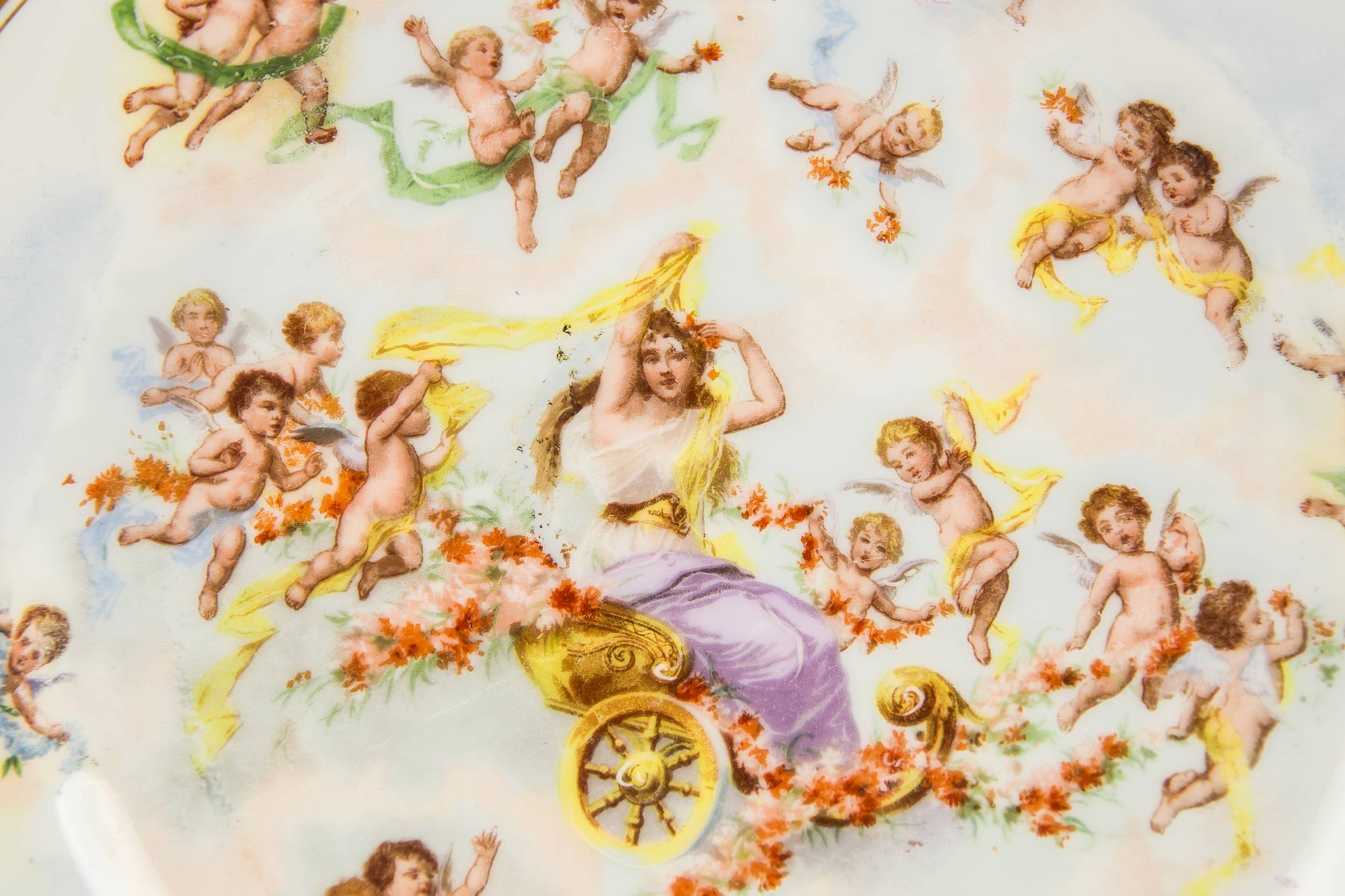 Elegant Porcelain Putti — Porcelain cake plate 2