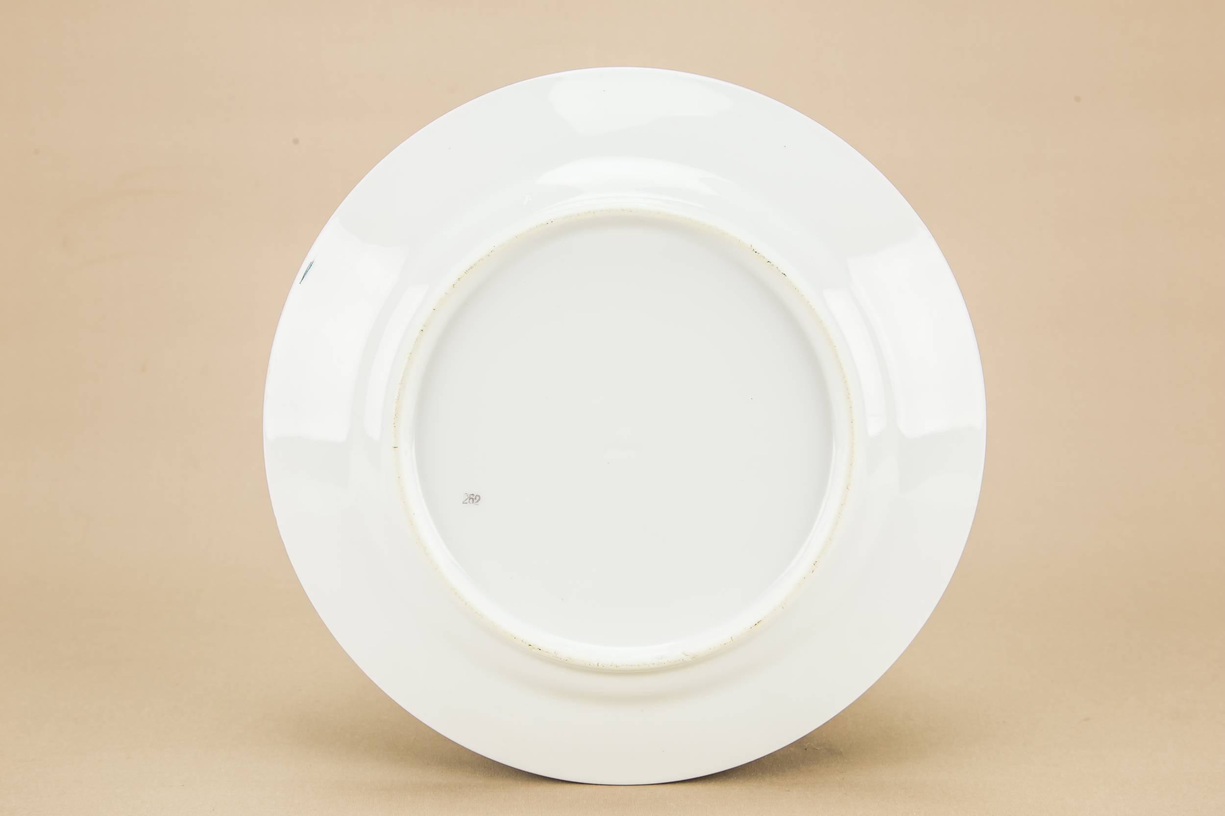 Elegant Porcelain Putti — Porcelain cake plate 3