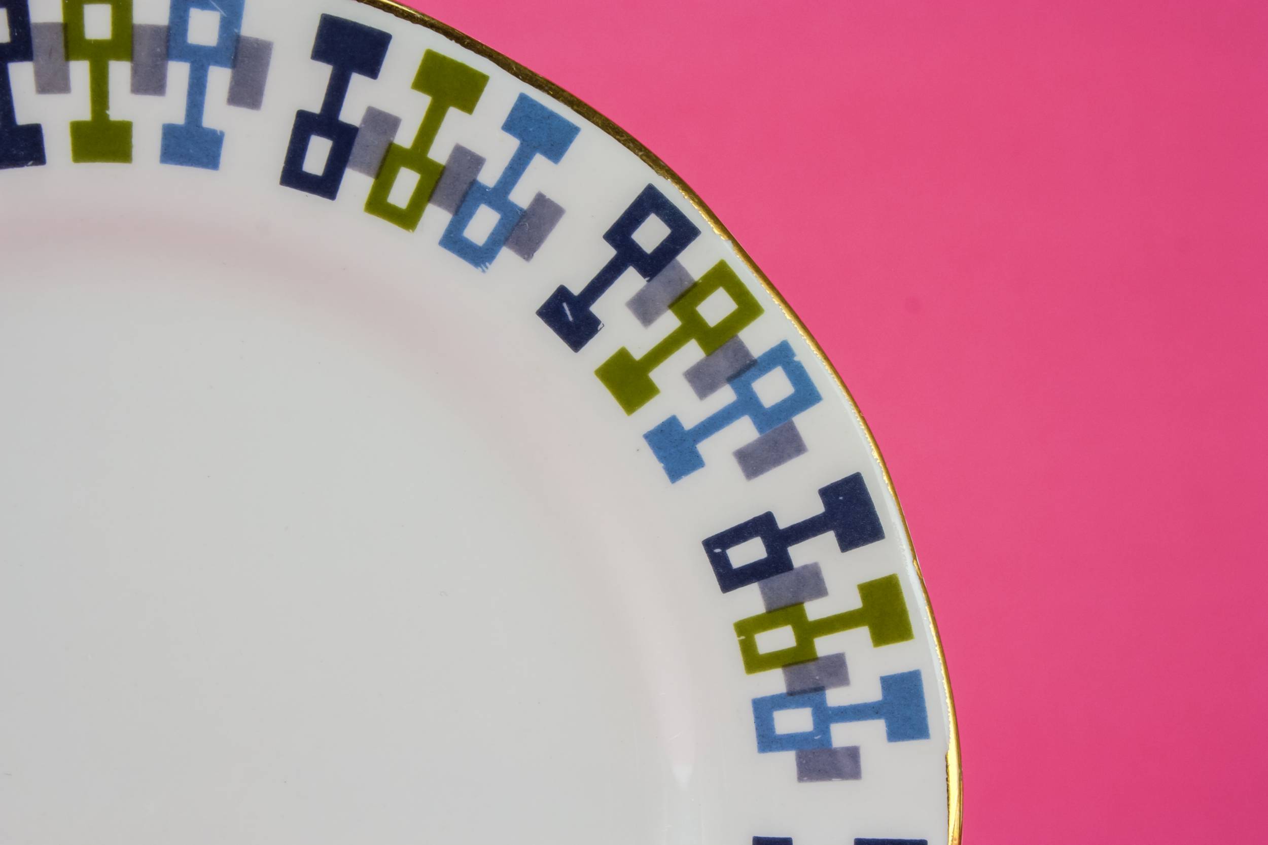Bold Design Vintage — 6 Royal Kent bone china plates 1