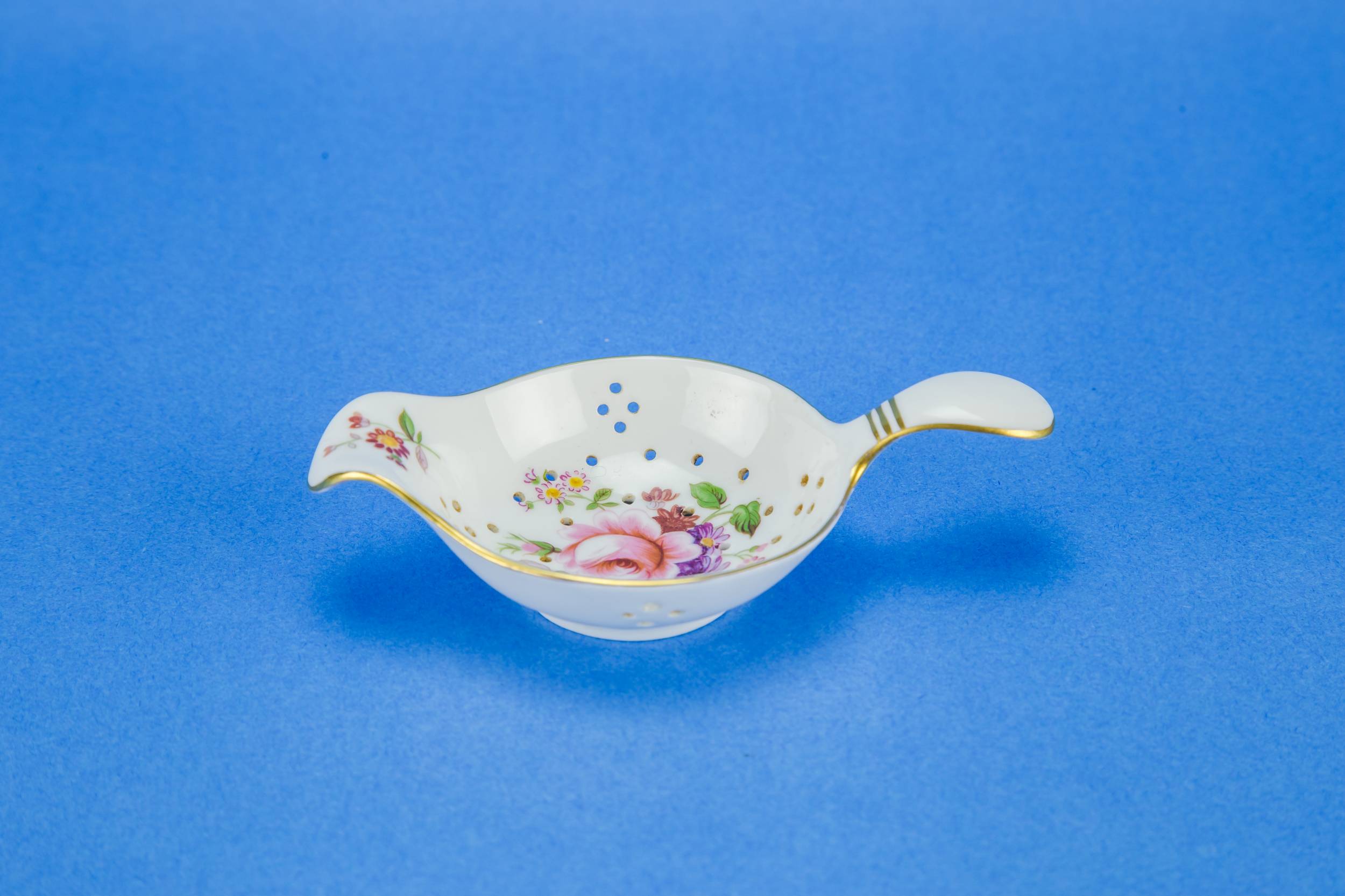 Charming Vintage TEA — Floral tea sifter