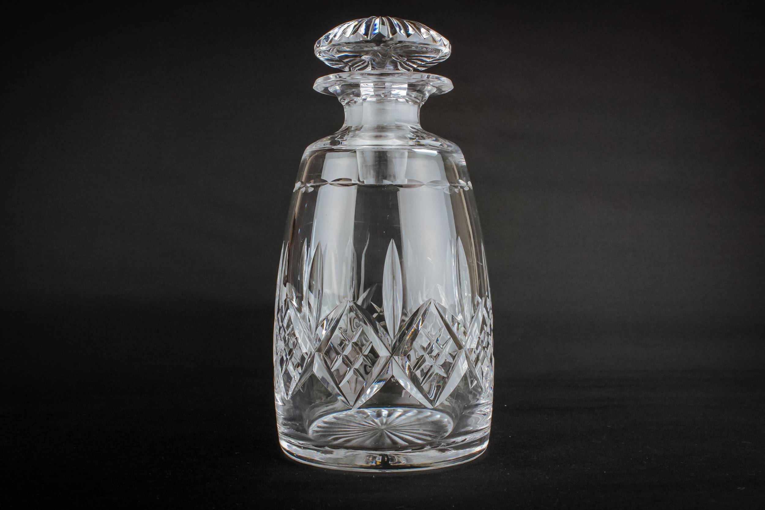 Moulded Glass Tapered — Moulded glass decanter