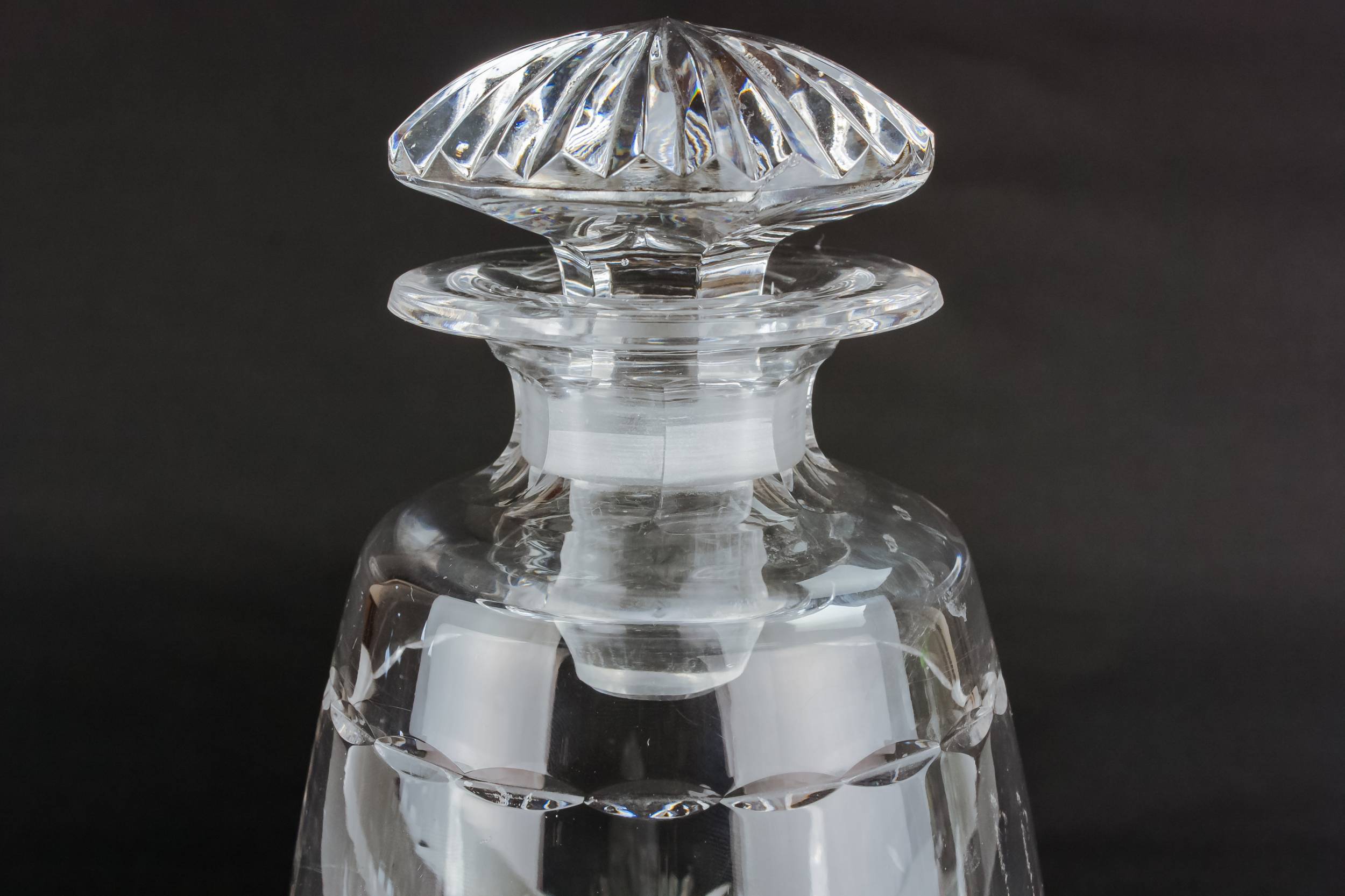 Moulded Glass Tapered — Moulded glass decanter 3