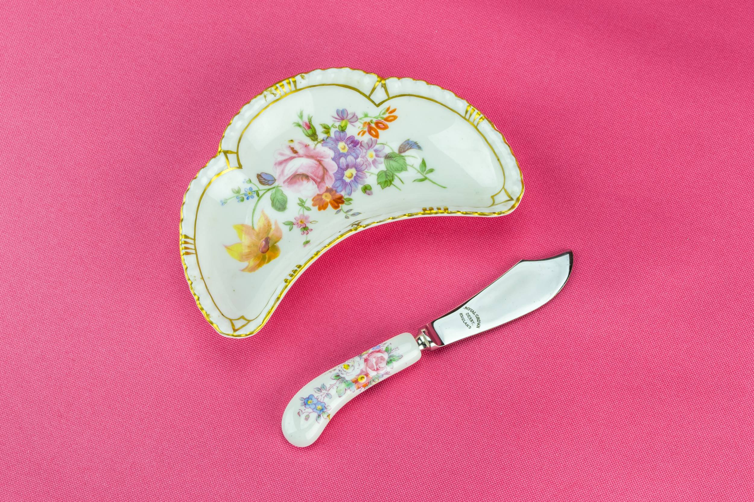 Vintage Elegant Royal — Butter dish and knife