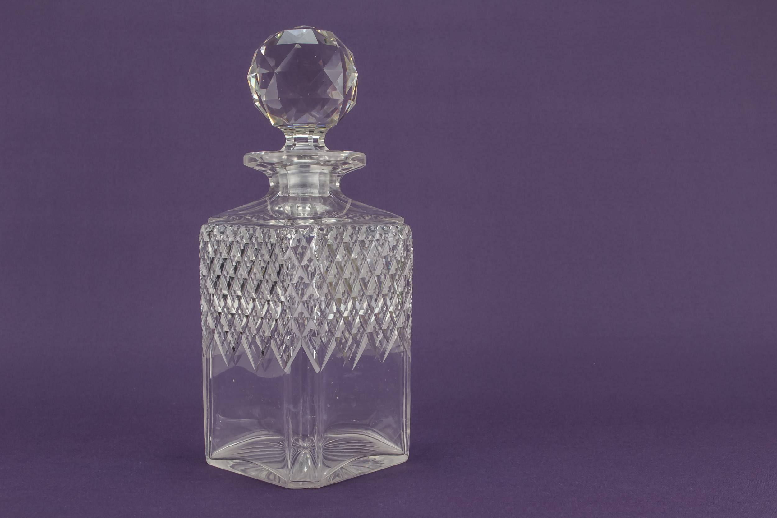 Cut Glass Vintage — Square cut glass decanter 3