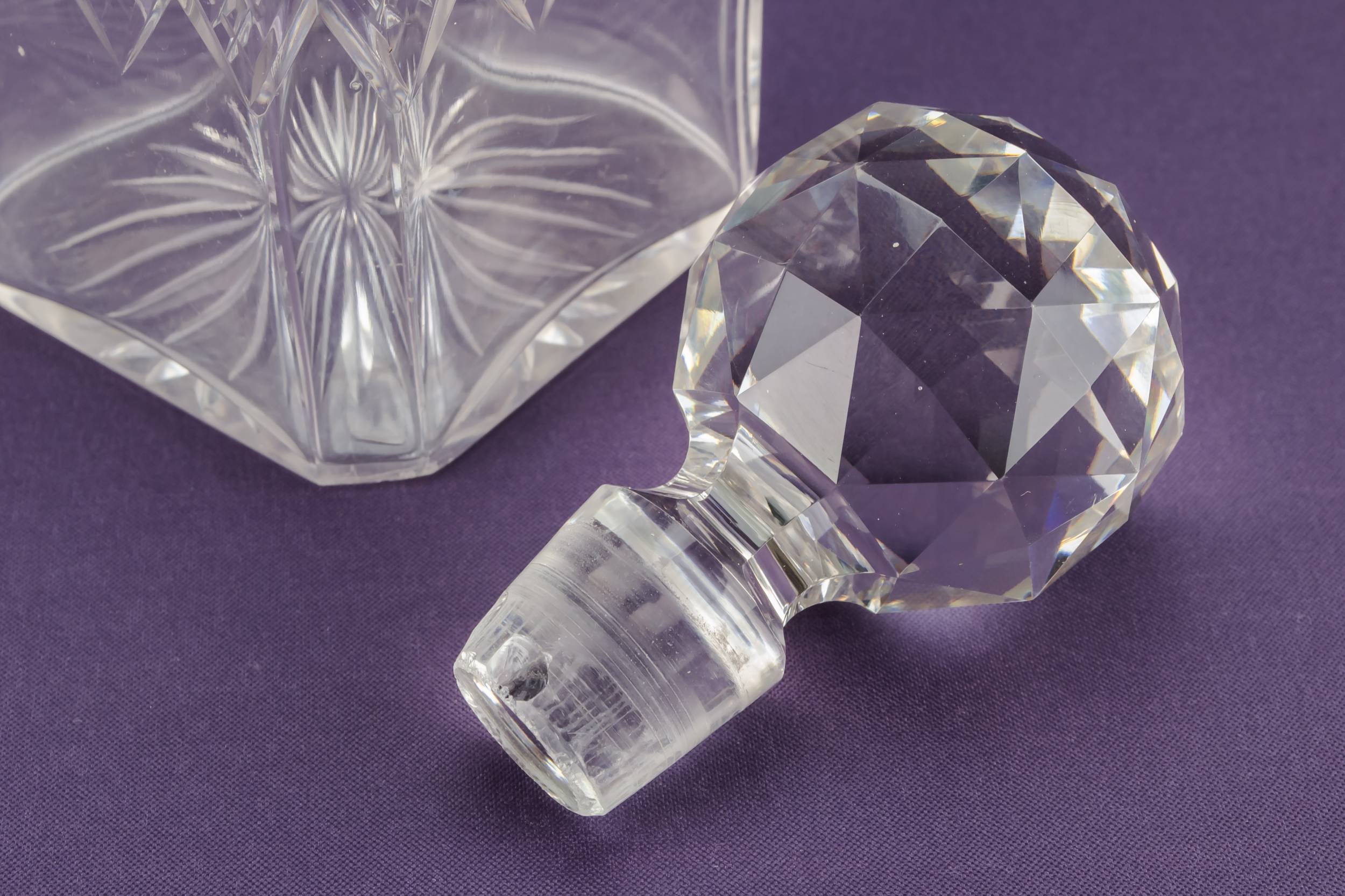 Cut Glass Vintage — Square cut glass decanter 1