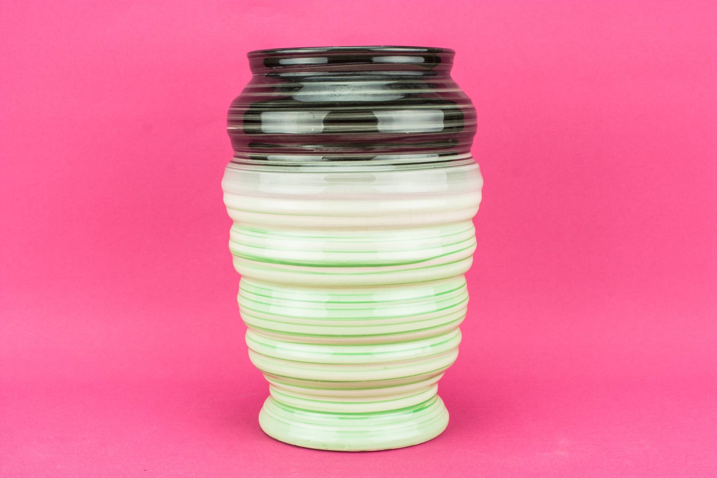 Pottery Charming Wedgwood — Mid-Century Modern vase