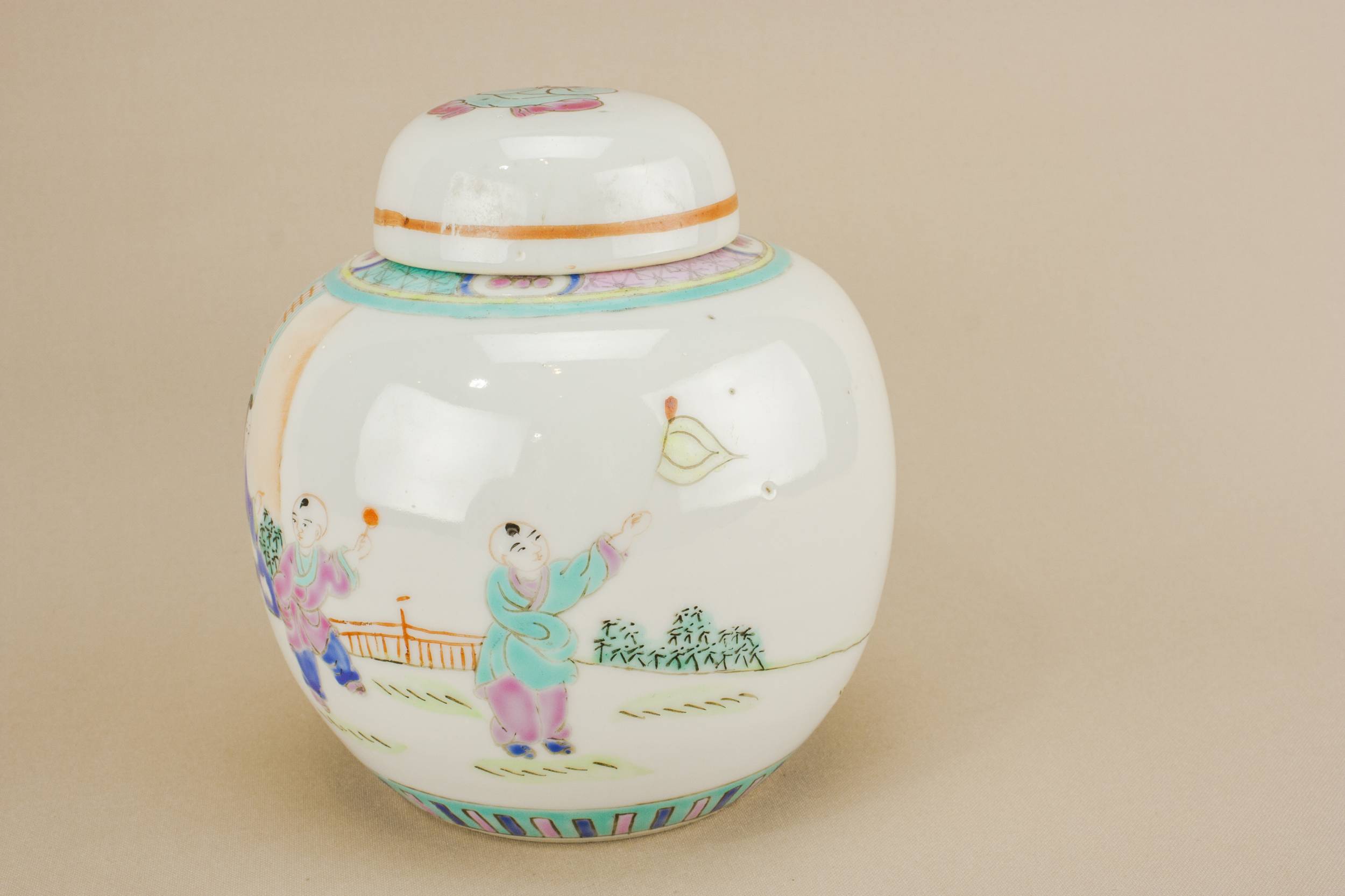 Famille Rose Vintage — Famille Rose porcelain jar 1