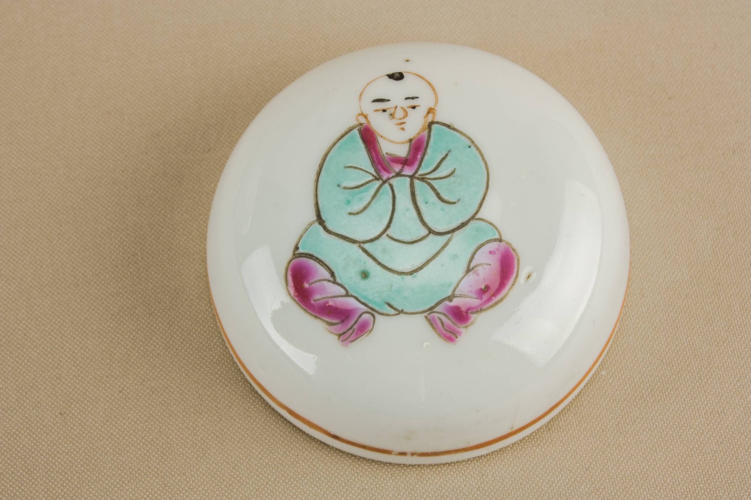 Famille Rose Vintage — Famille Rose porcelain jar 3