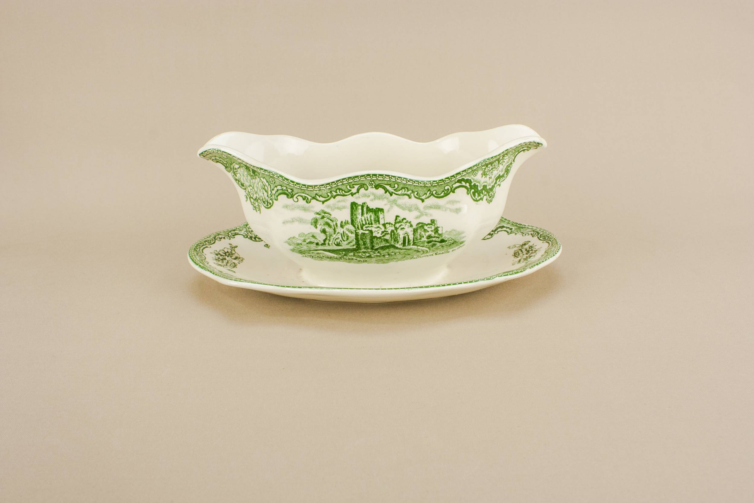 Elegant Retro Gravy — Green gravy boat on stand