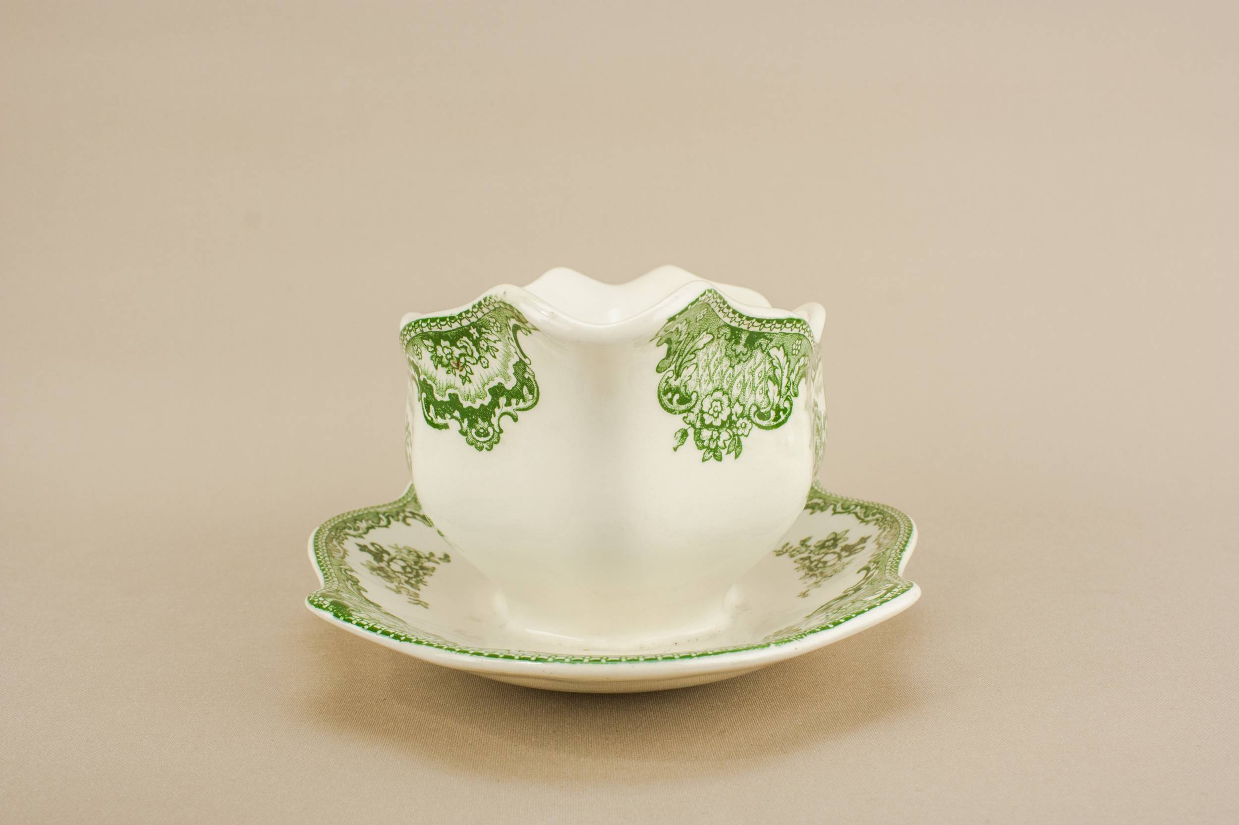 Elegant Retro Gravy — Green gravy boat on stand 1