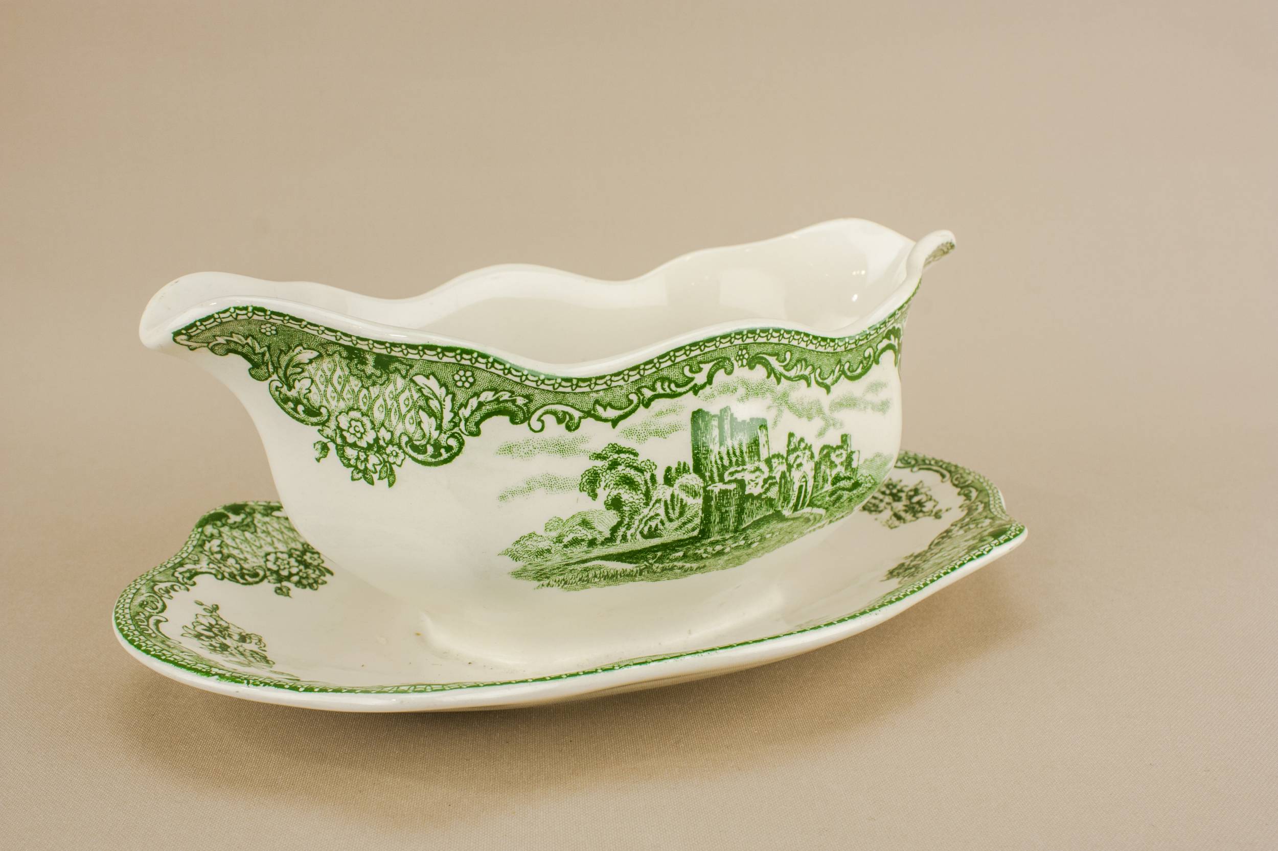 Elegant Retro Gravy — Green gravy boat on stand 2