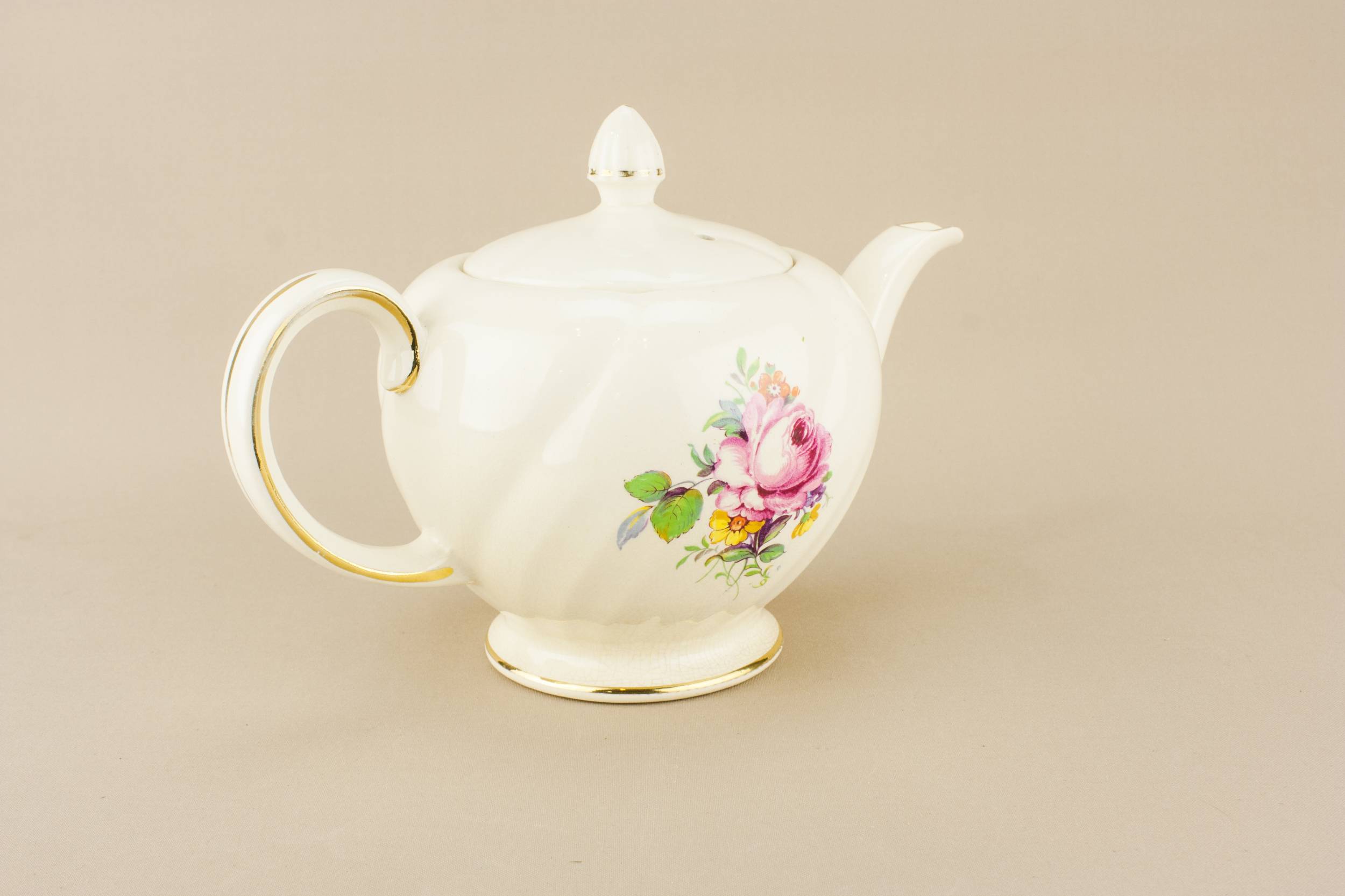 Beautiful Vintage TEAPOT — Small floral teapot 1