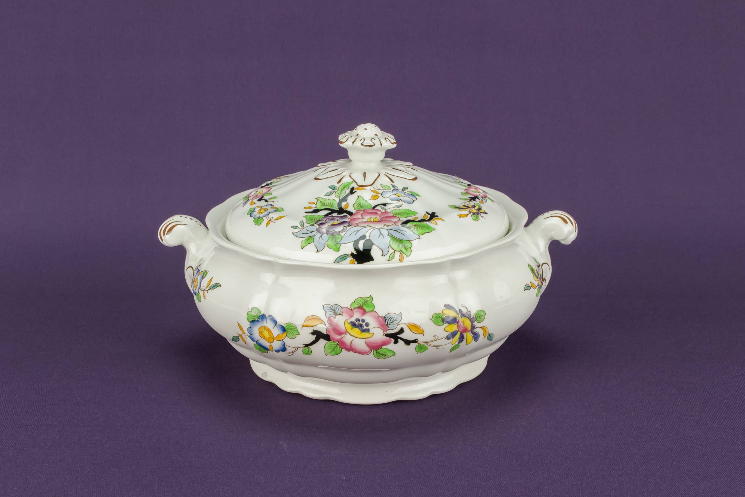 Vintage Small Woodstock — Booths pottery tureen
