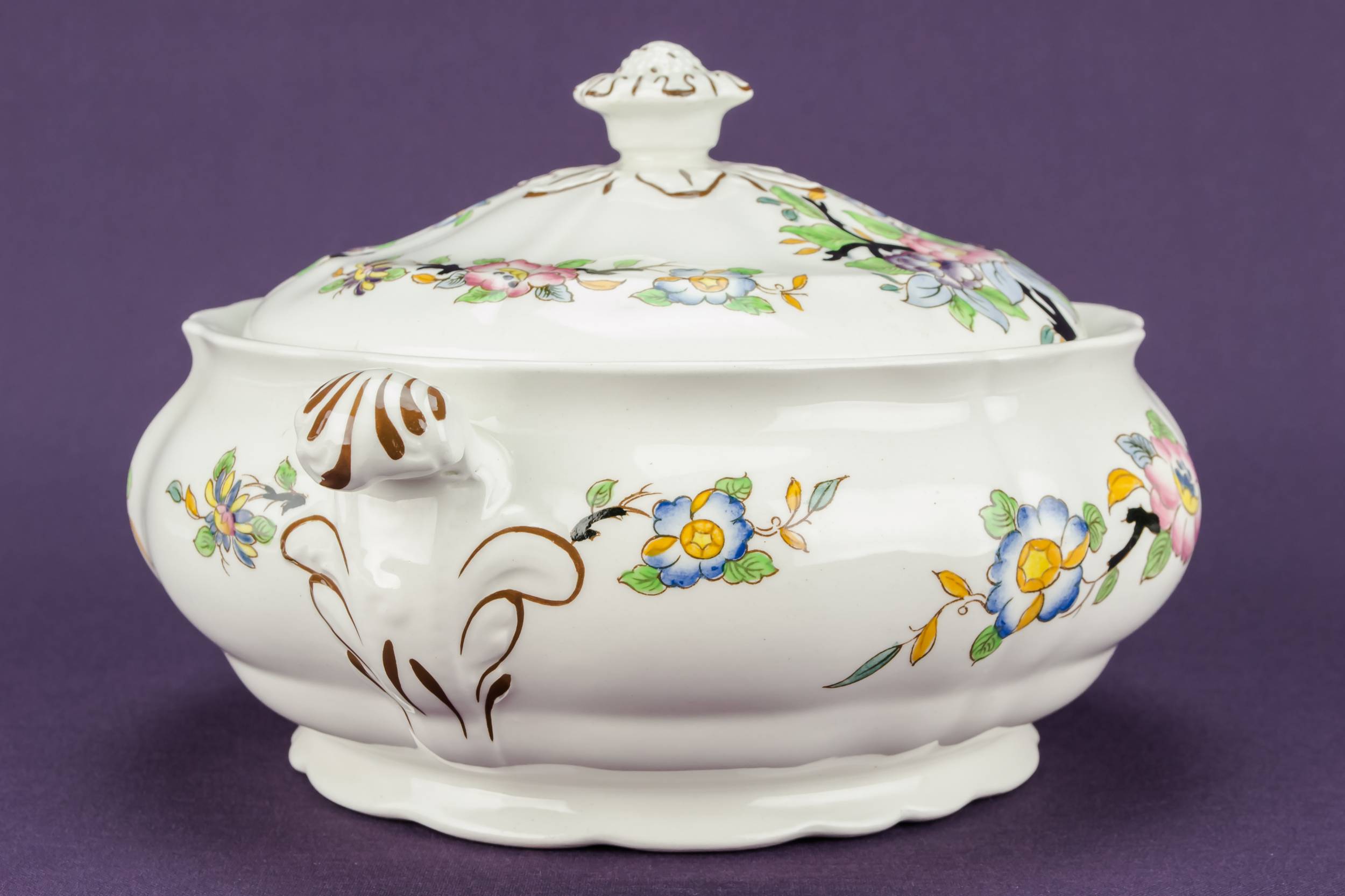 Vintage Small Woodstock — Booths pottery tureen 1