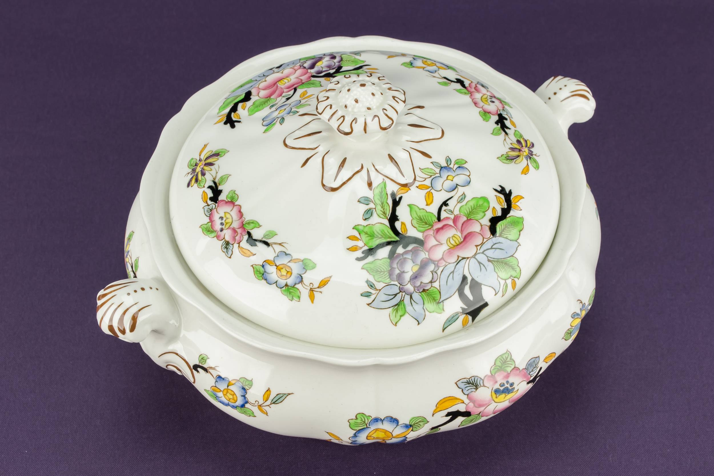 Vintage Small Woodstock — Booths pottery tureen 2