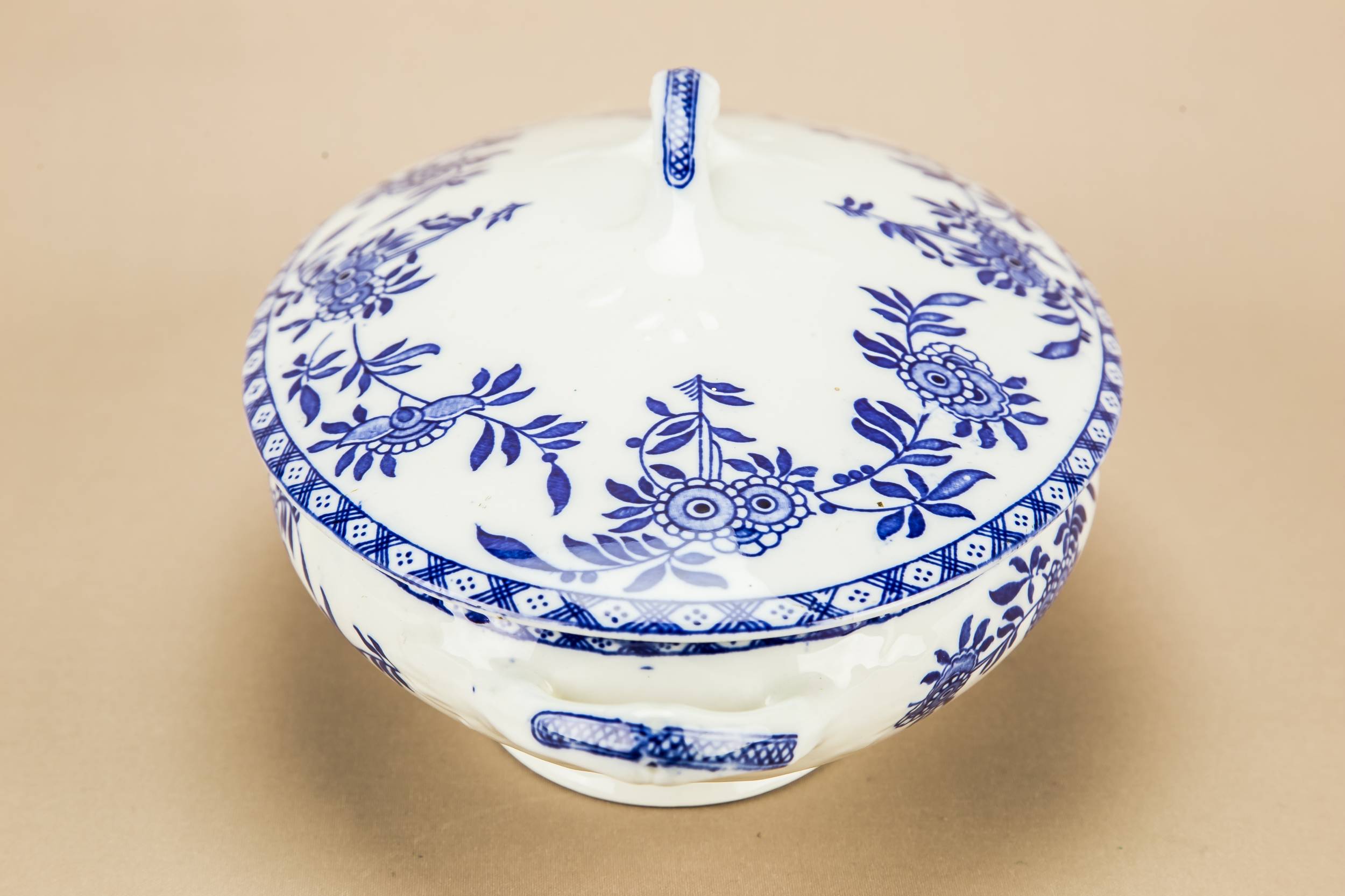 Vintage Neo-Classical TUREEN — Blue and white tureen 1
