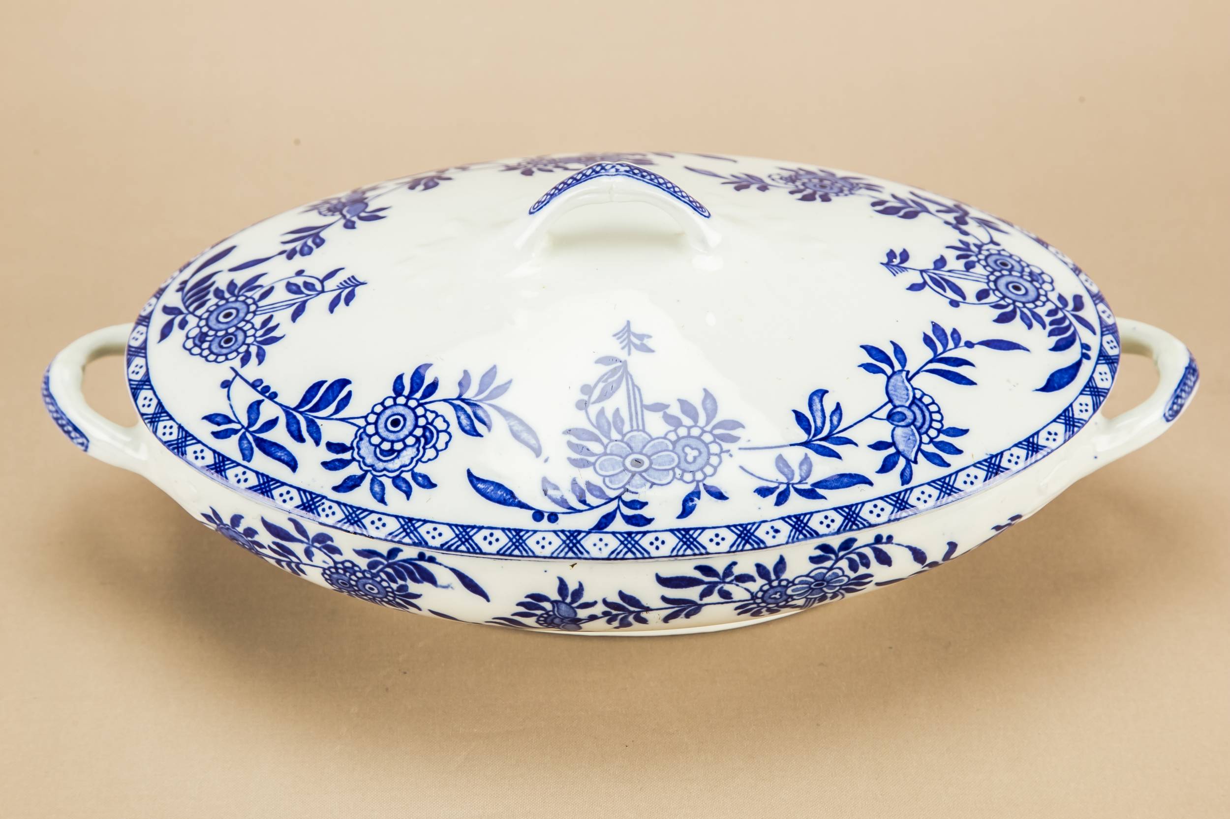 Vintage Neo-Classical TUREEN — Blue and white tureen 2